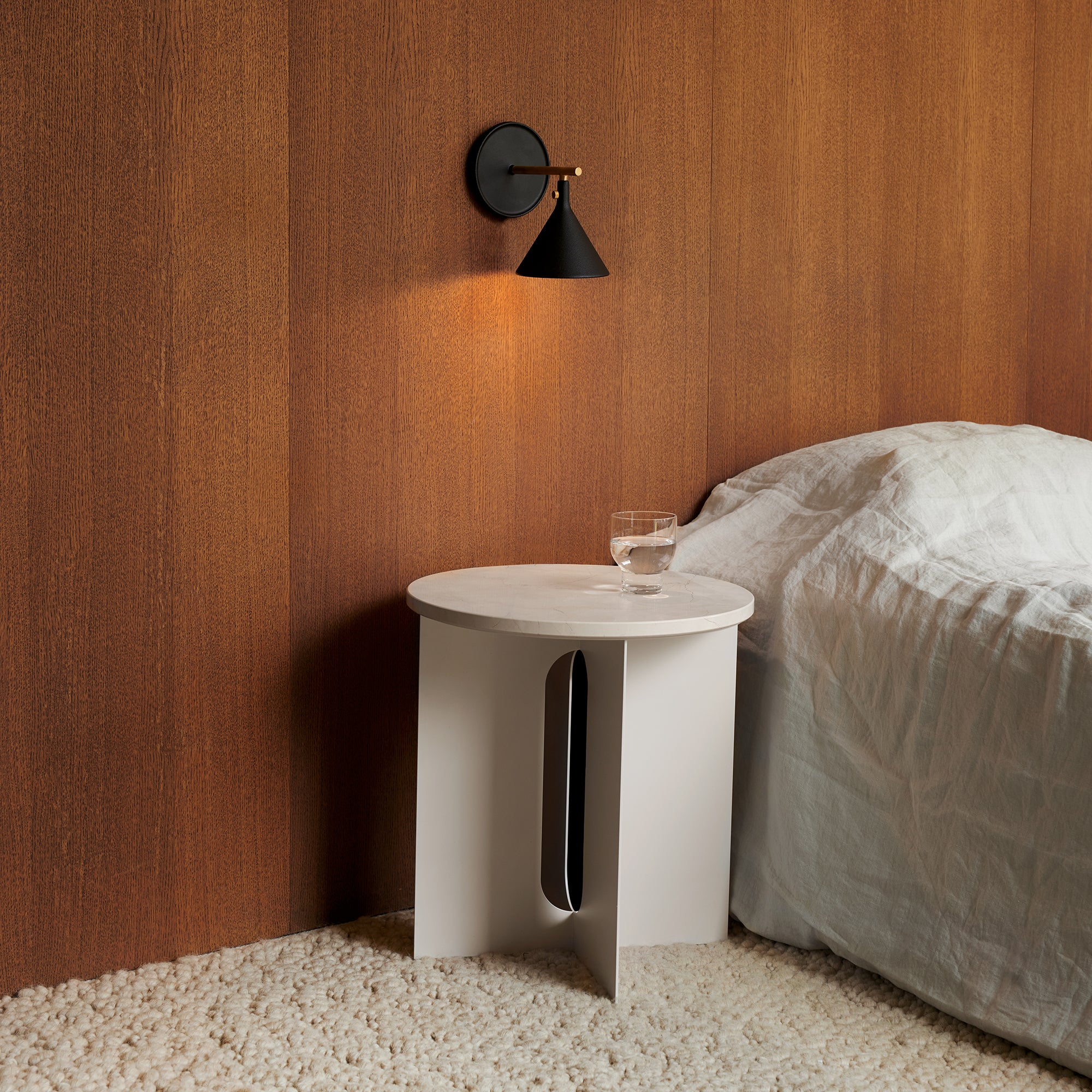 Androgyne măsuță cu blat din marmură