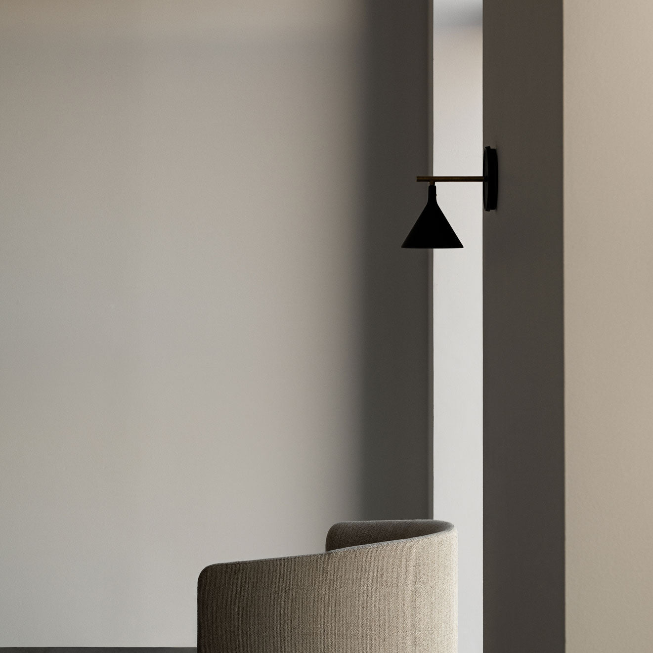 Cast lampă de perete