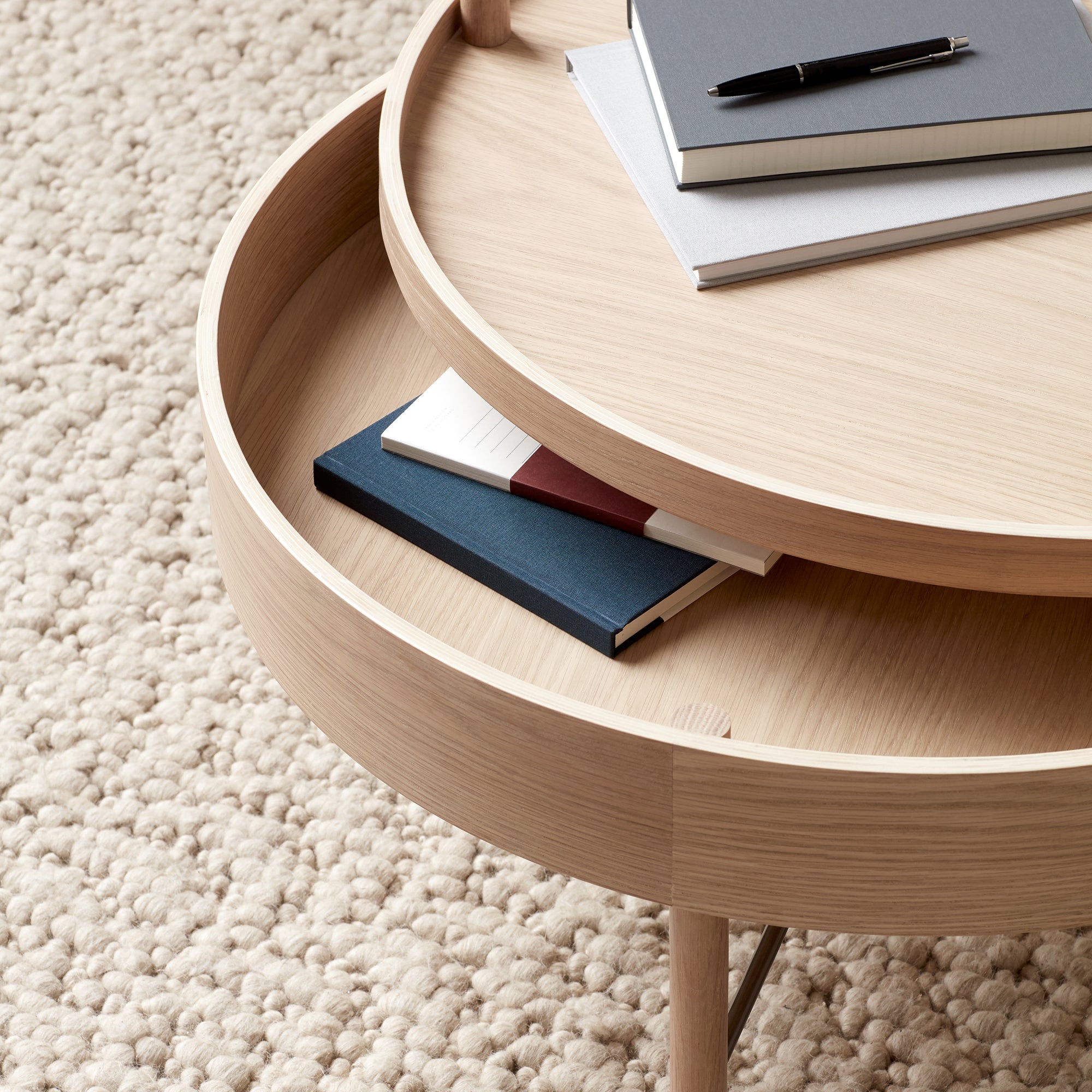 Turning Table măsuță ocazională