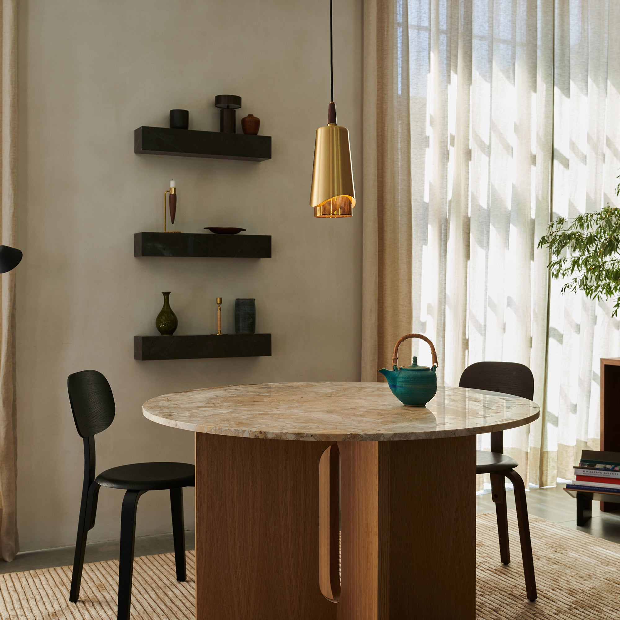 Afteroom scaun cu baza din lemn