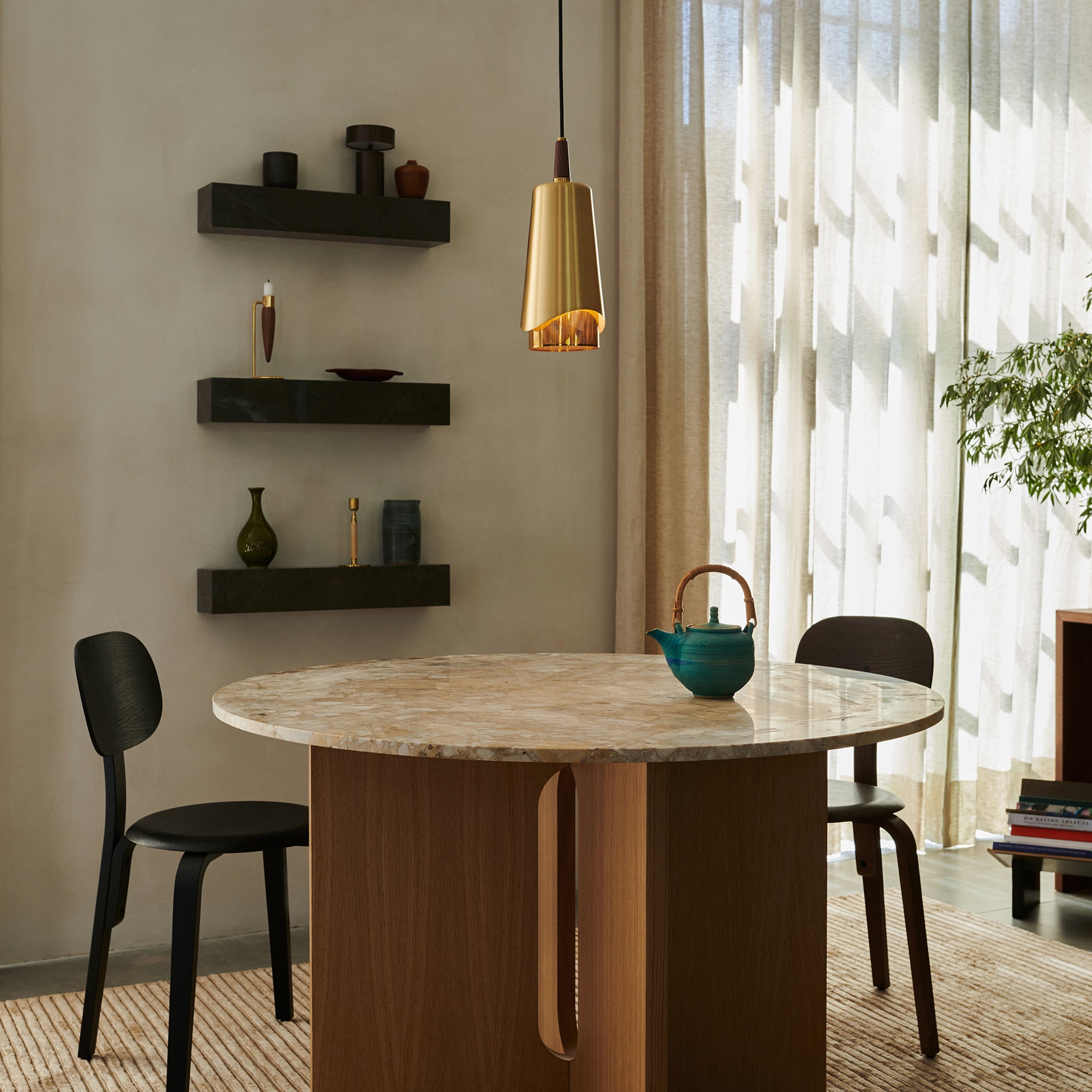 Androgyne masă cu blat din piatră Ø120 cm