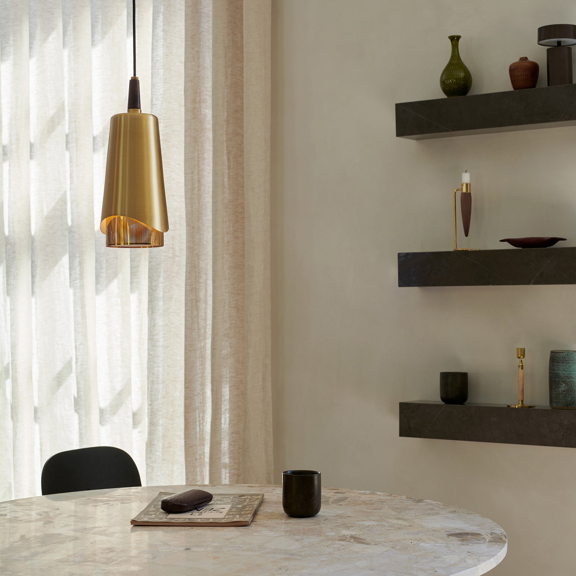 Androgyne masă cu blat din piatră Ø120 cm