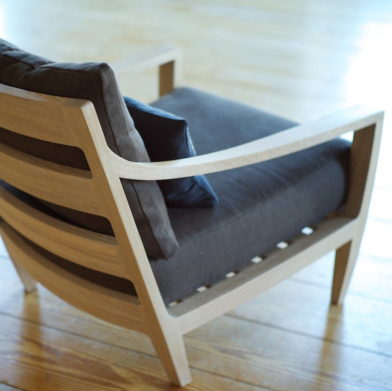 Fotoliul Low Lounge Chair semnat Matthew Hilton pentru De La Espada