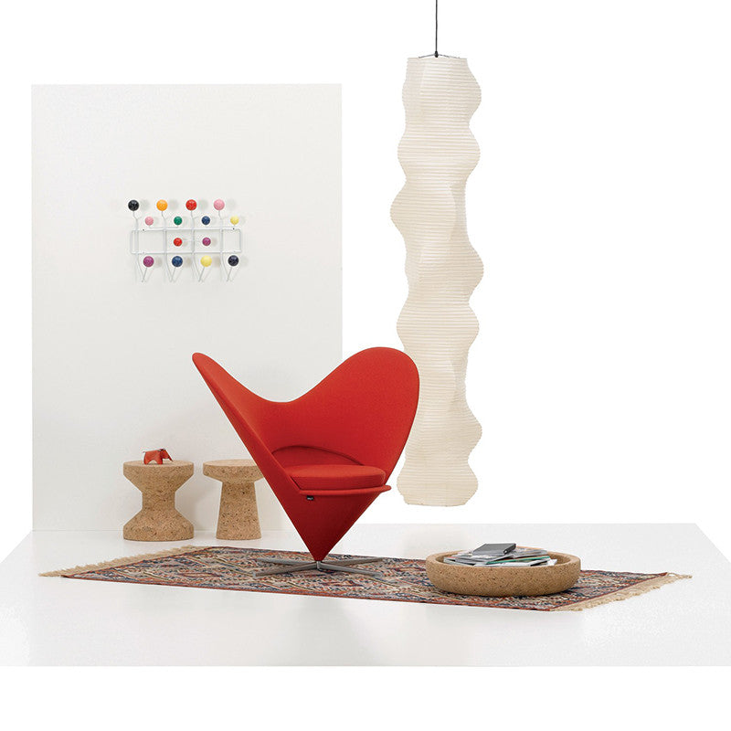 Fotoliul Heart Cone Chair semnat Verner Panton pentru Vitra