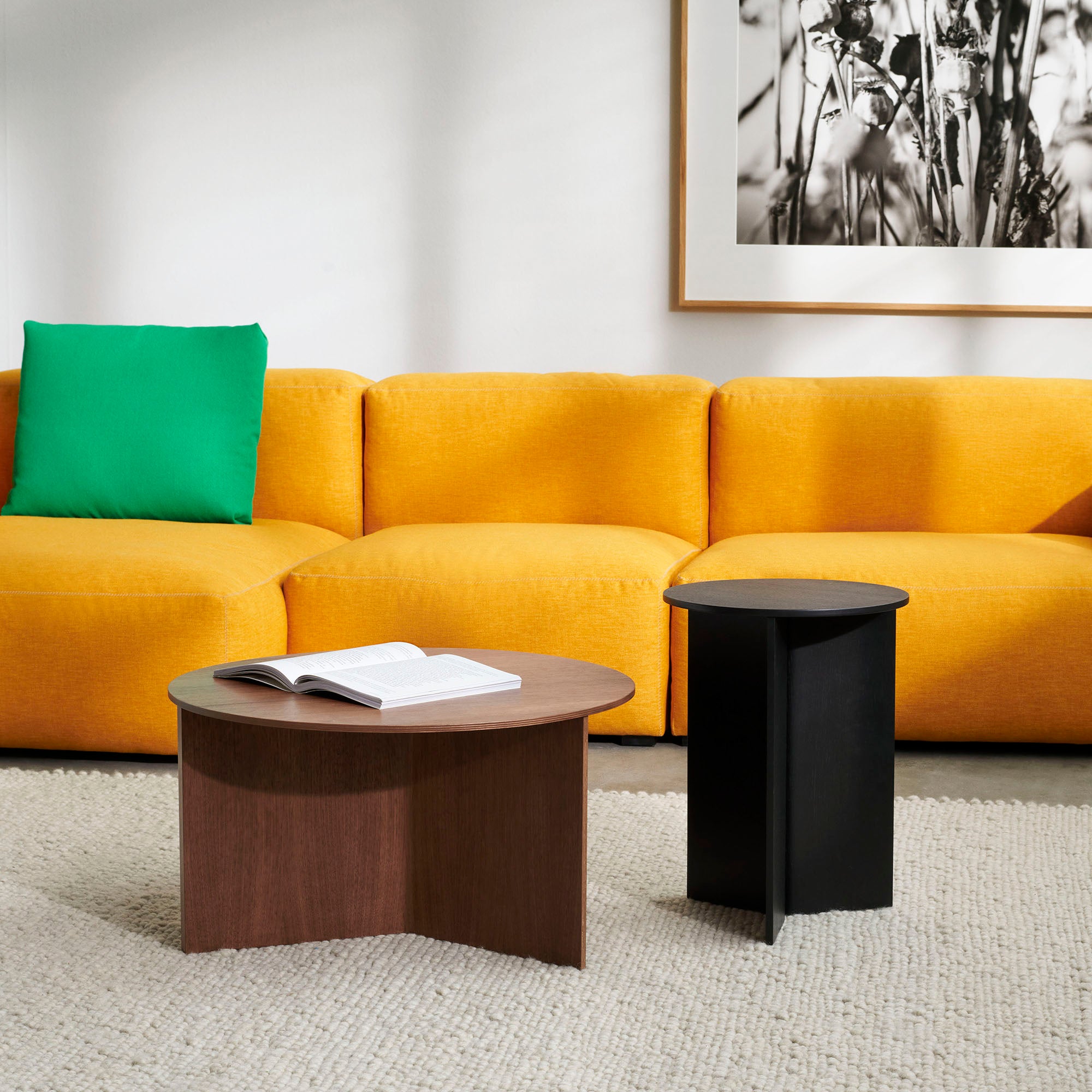 Slit round, măsuță ocazională din lemn înaltă