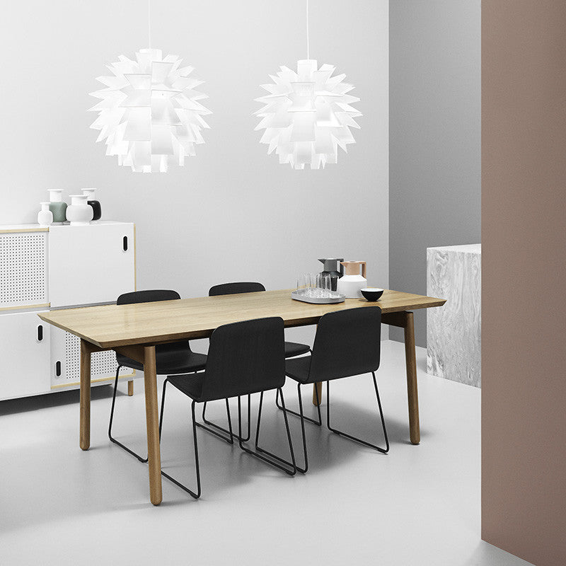 Scaunul Just creat de Iskos Berlin, produs de Normann Copenhagen