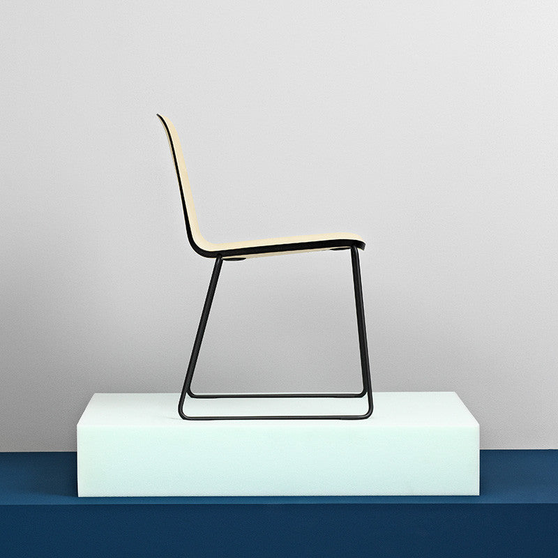 Scaunul Just creat de Iskos Berlin, produs de Normann Copenhagen
