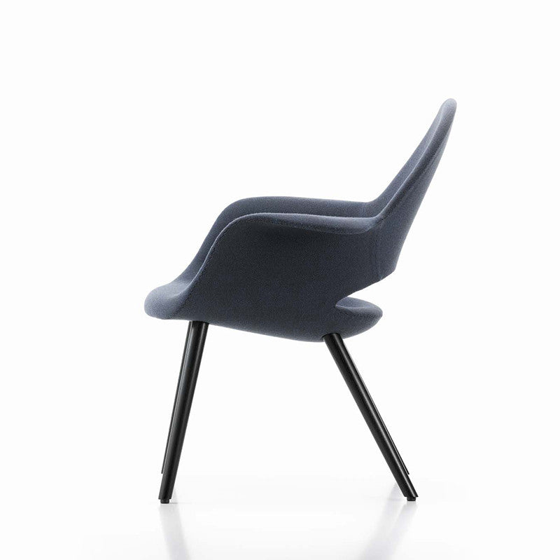 Organic Chair, o piesă clasică creată de Charles și Ray Eames în 1940