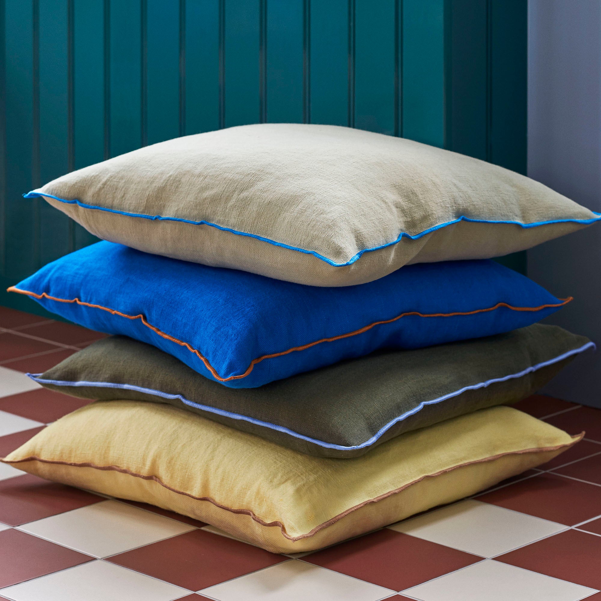 Outline Cushion, pernă