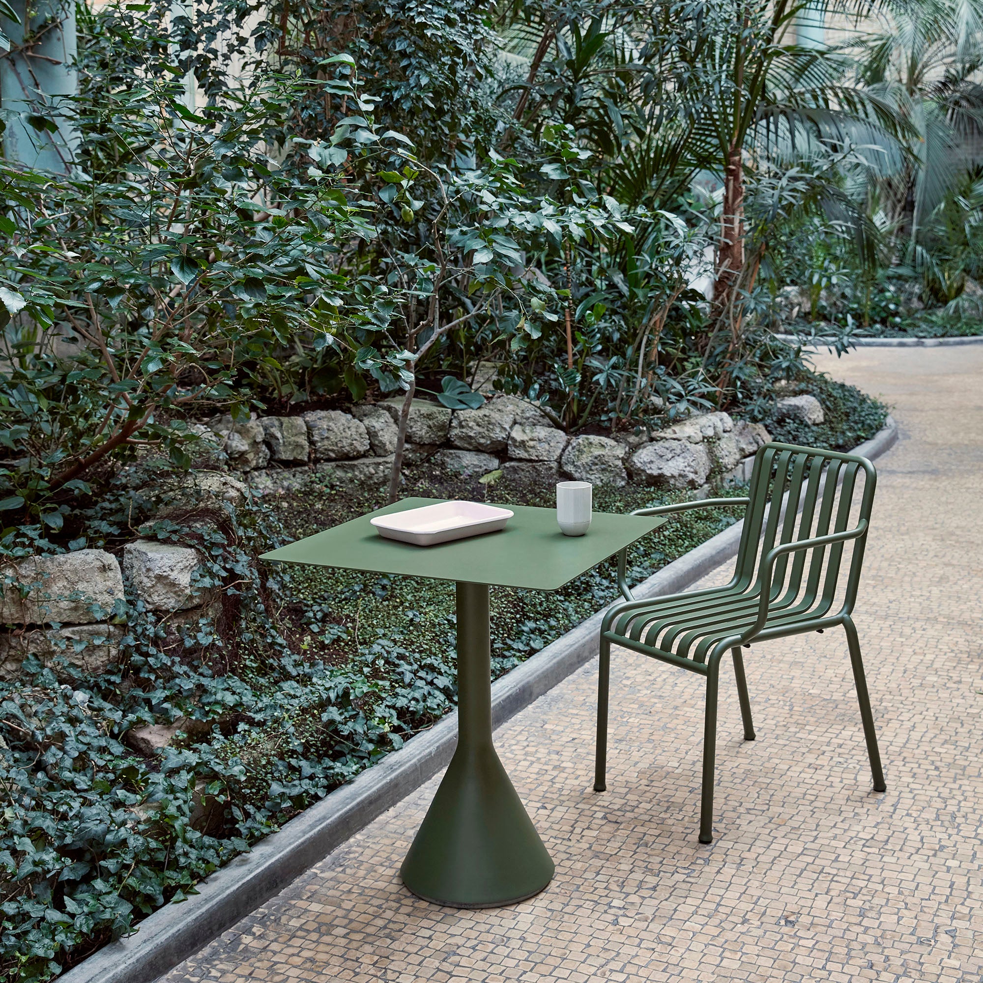 Palissade Cone Table, masă pentru exterior 65x65 cm