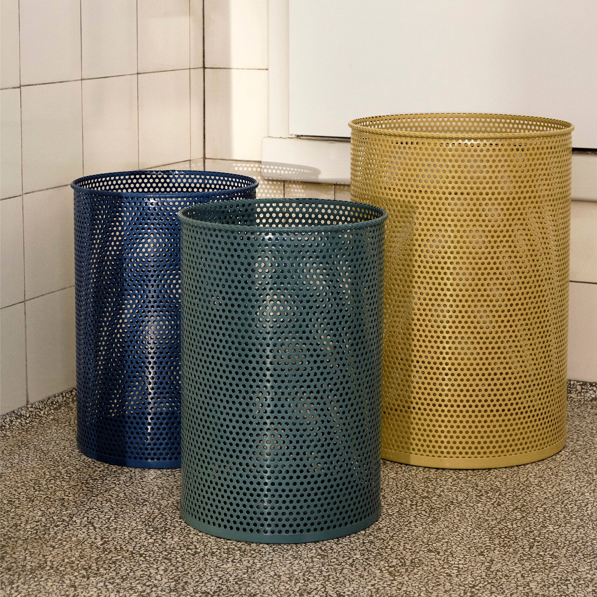 Perforated bin M coș de hârtie