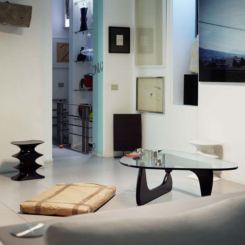 Coffee Table, un design icon semnat Isamu Noguchi, produs de Vitra