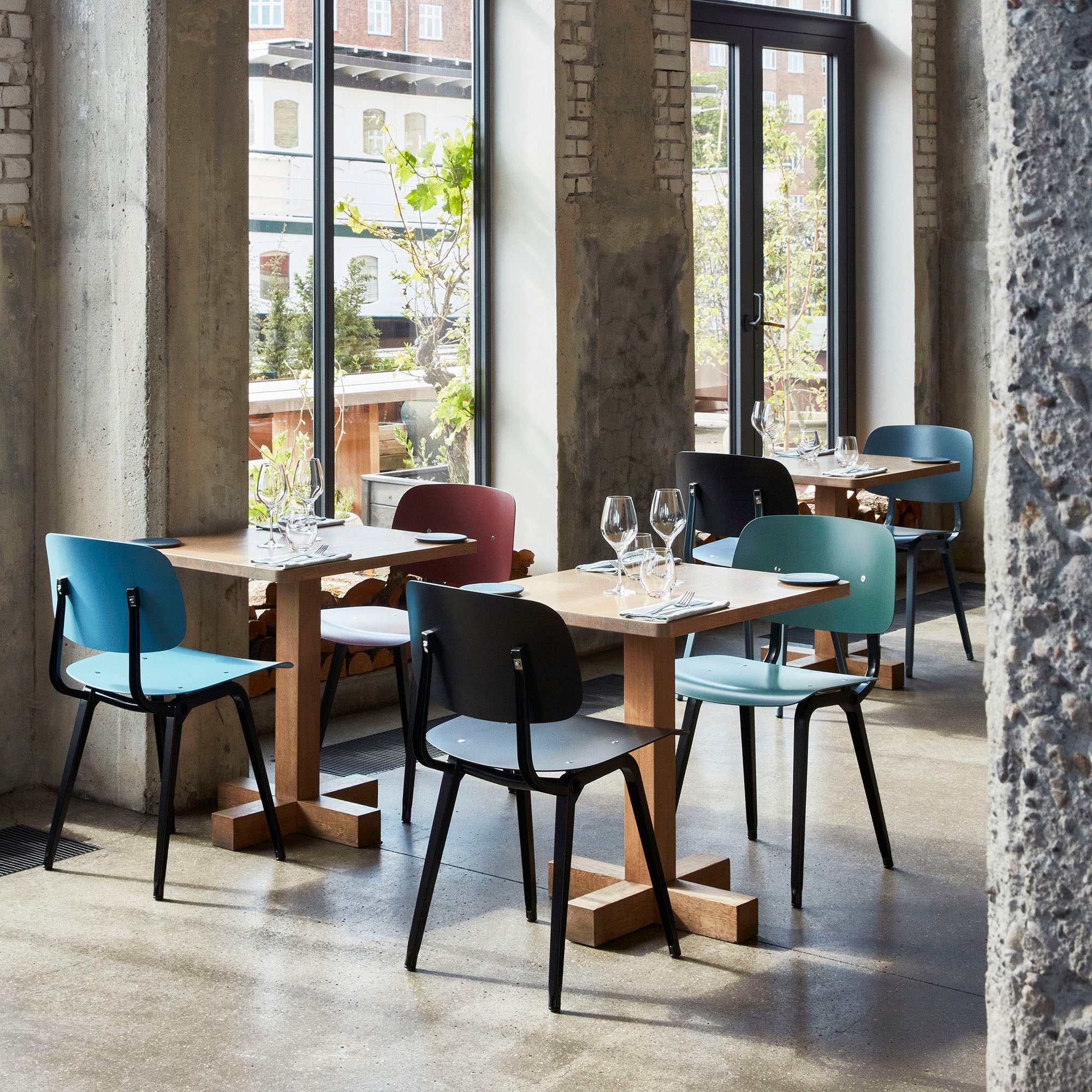 Revolt, scaun de dining