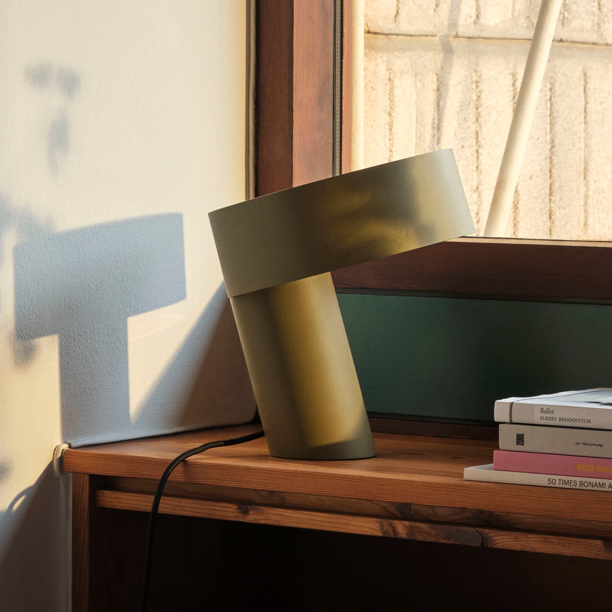 Slant Lamp, lampă de masă sau birou