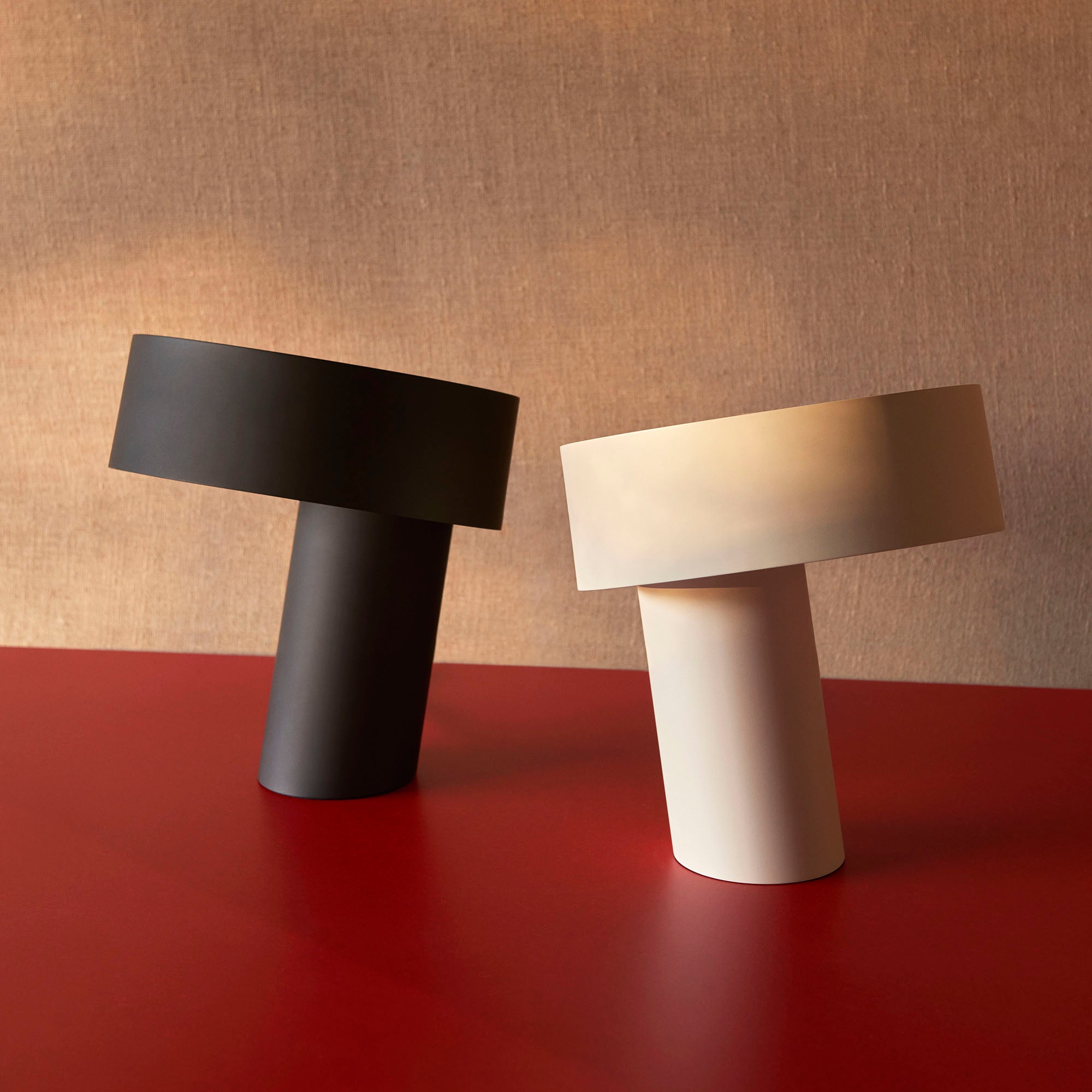 Slant Lamp, lampă de masă sau birou