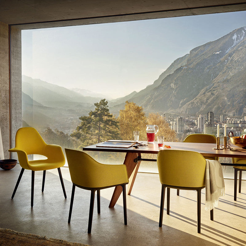 Organic Chair, o piesă clasică creată de Charles și Ray Eames în 1940