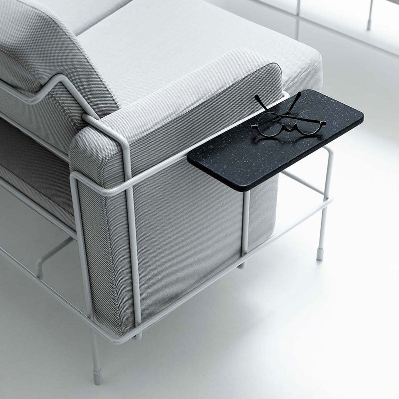 Canapea din colecția Traffic semnată Konstantin Grcic pentru Magis