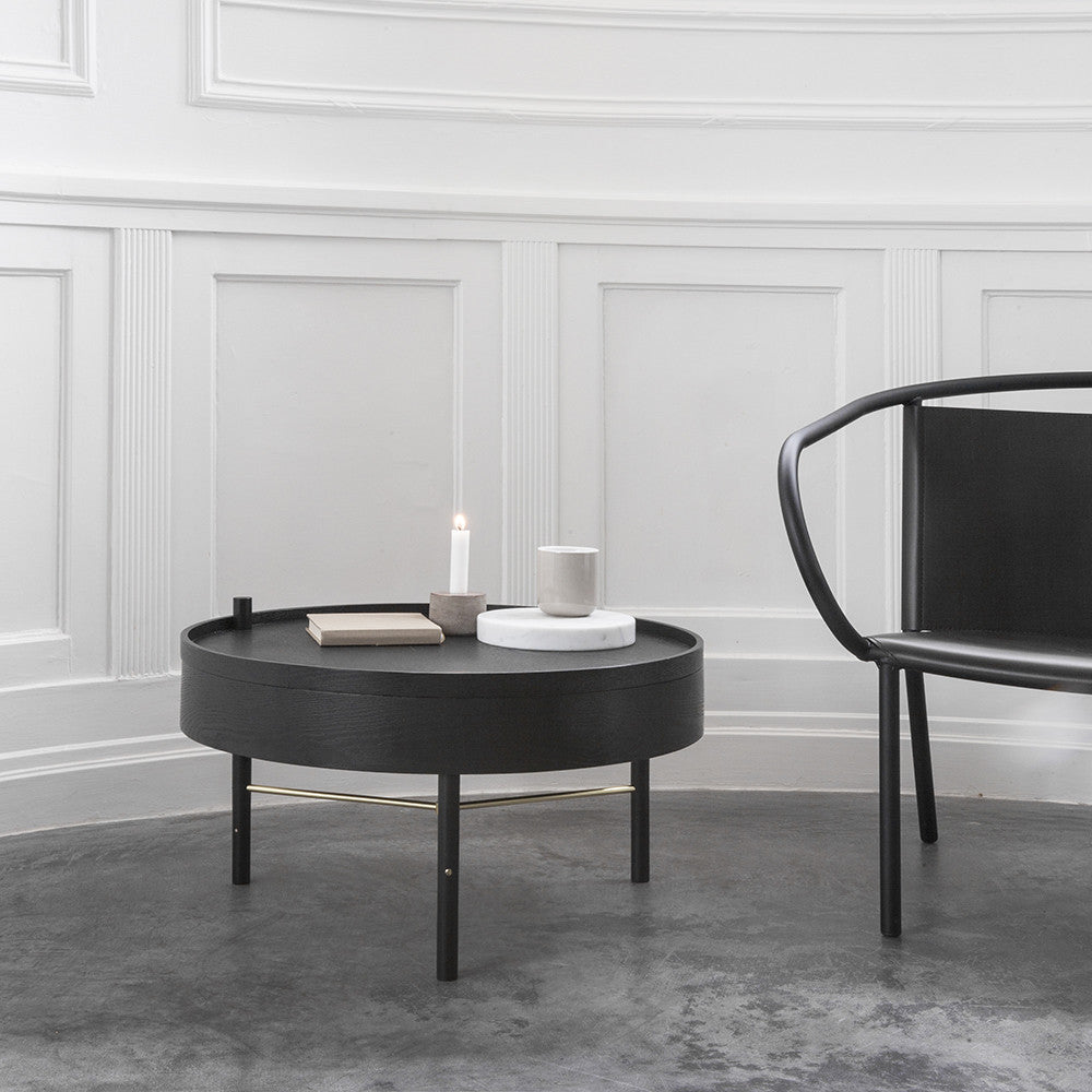 Turning Table, o măsuță minimalistă de la Menu