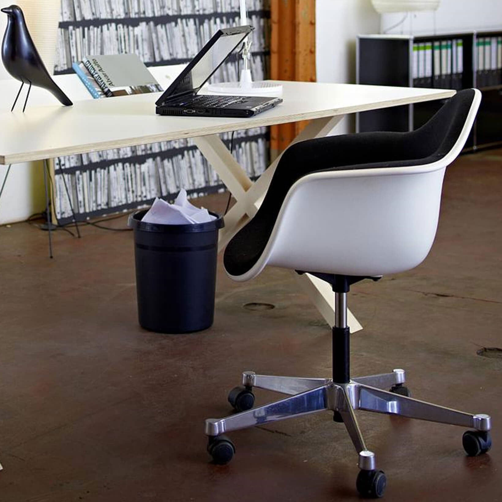 Eames Plastic RE PACC scaun de birou tapițat