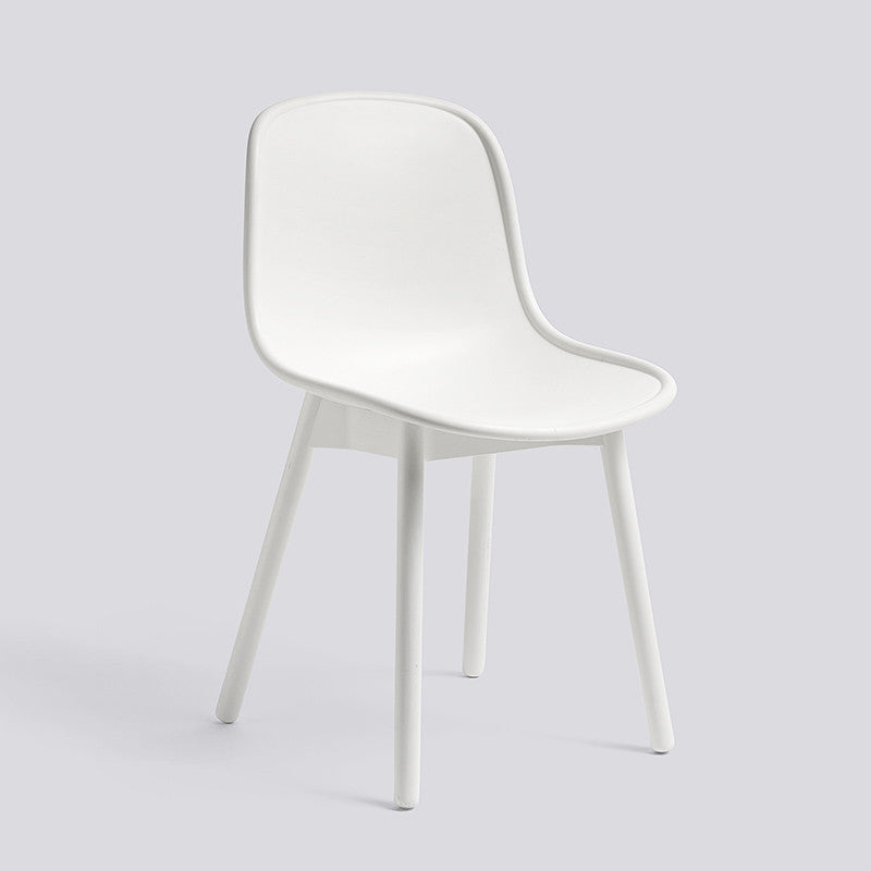 Neu13, un scaun de dining produs de Wrong for HAY