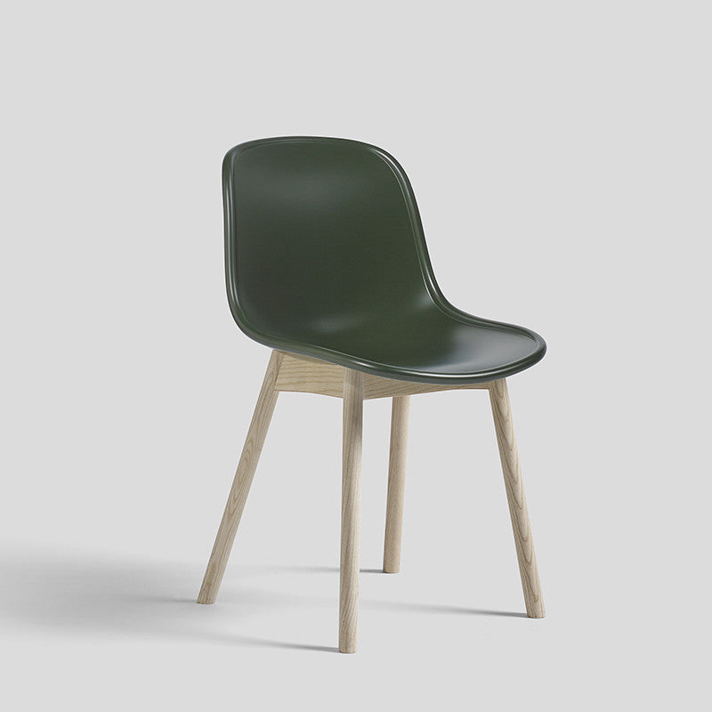 Neu13, un scaun de dining produs de Wrong for HAY