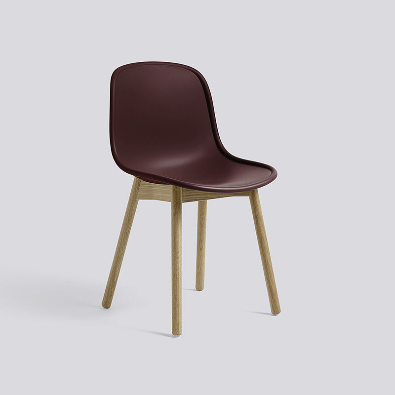 Neu13, un scaun de dining produs de Wrong for HAY