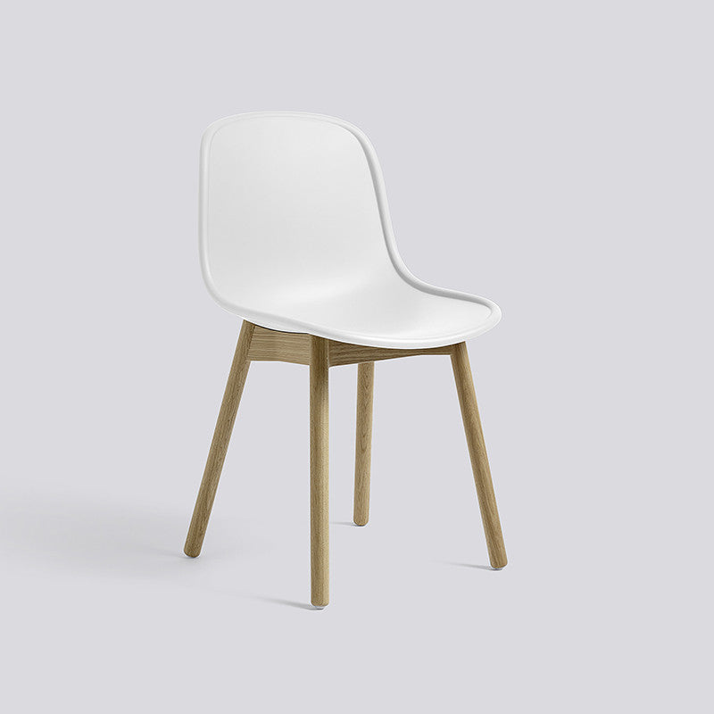 Neu13, un scaun de dining produs de Wrong for HAY