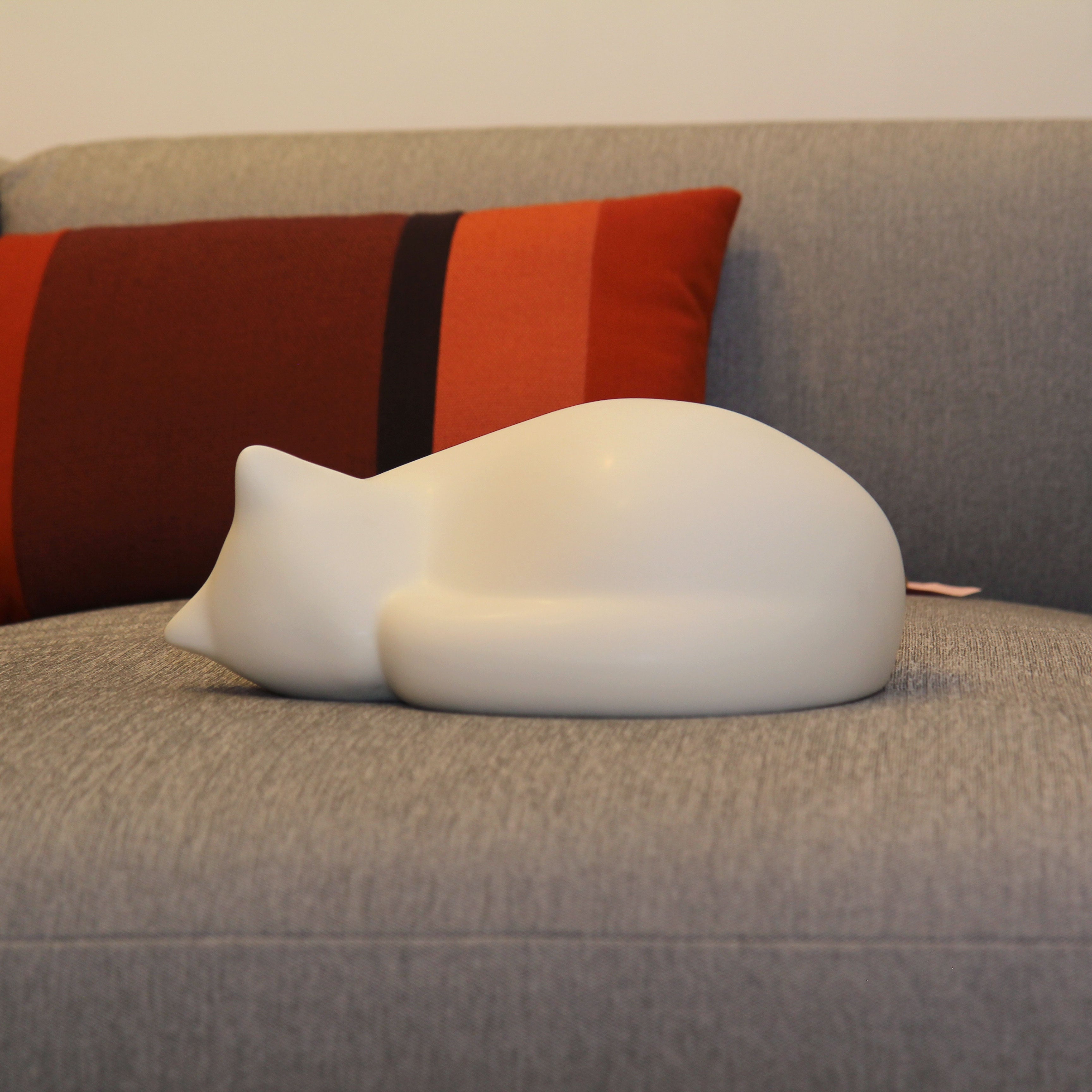 Resting cat figurină mare