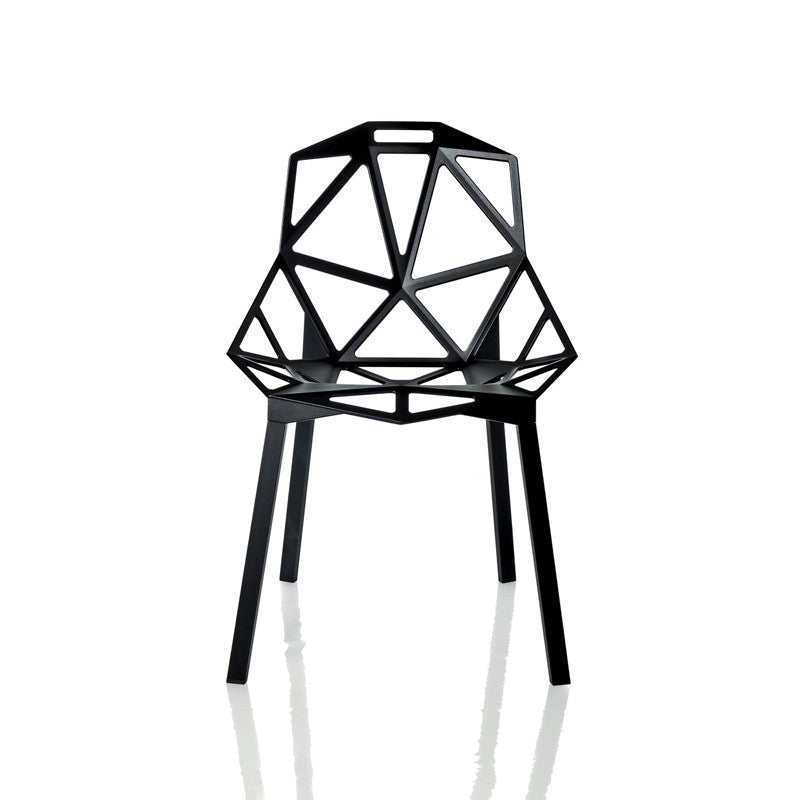 Chair One negru produs de Magis