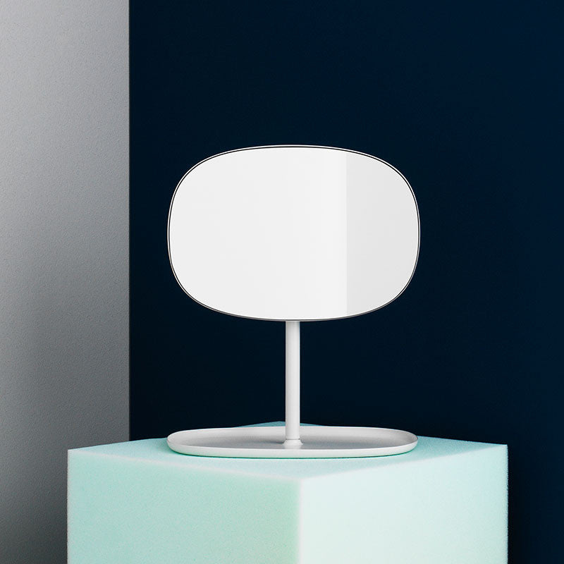 Flip Mirror, o oglindă de masă cu tăviță, produsă de Normann Copenhagen