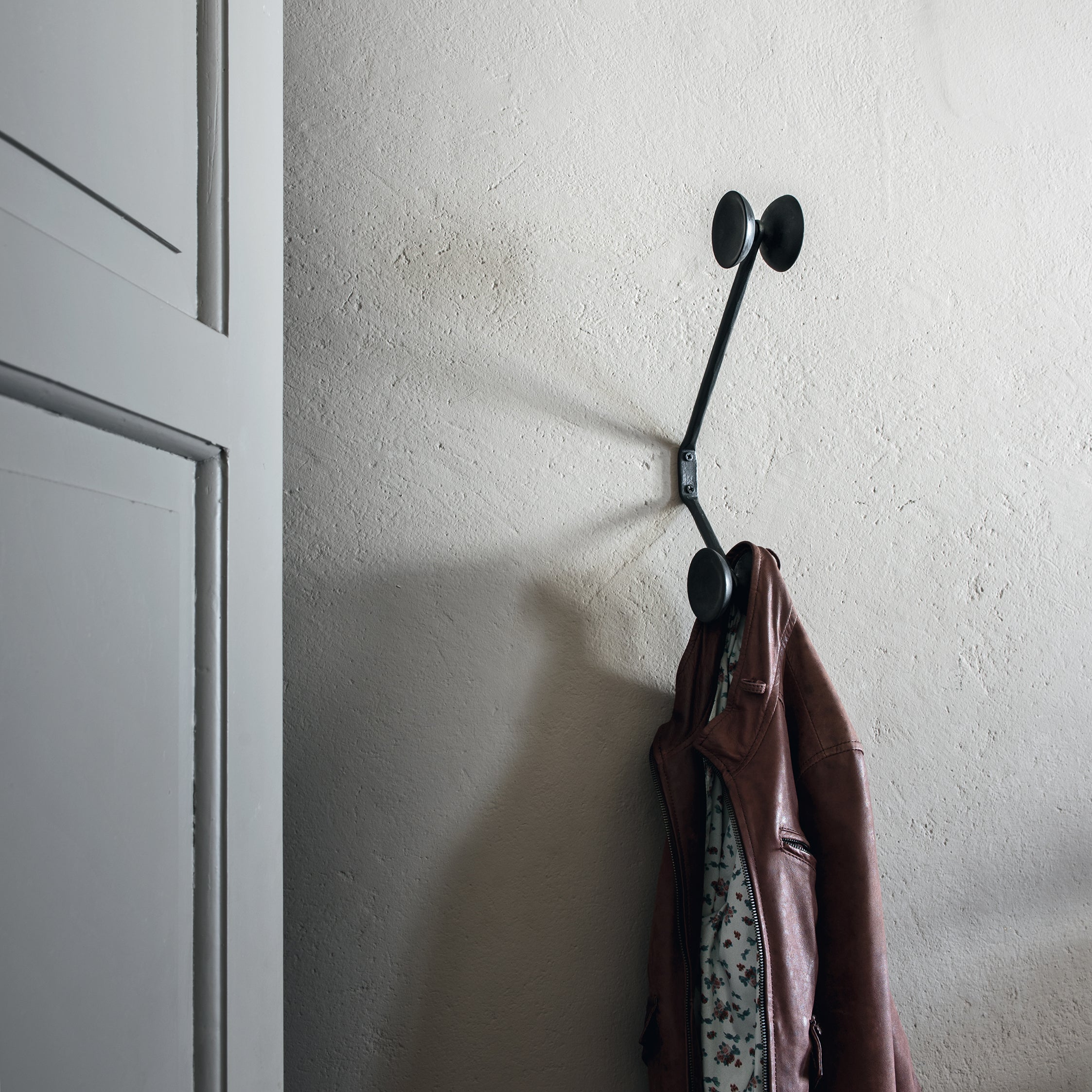 Officina cuier de perete