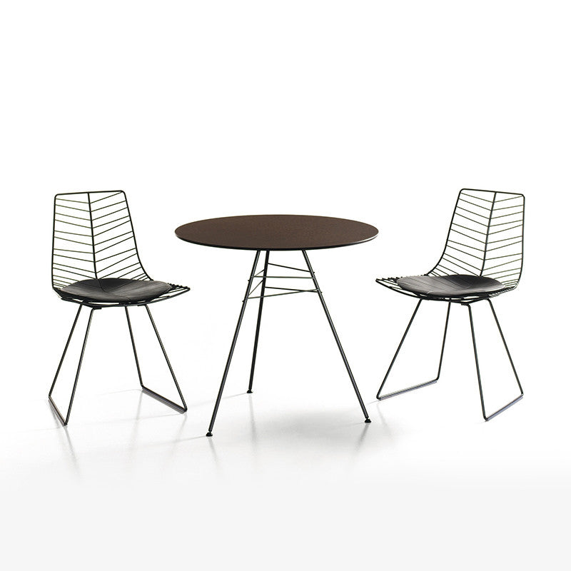 Leaf, scaunul de dining potrivit și pentru exterior, un best-seller Arper
