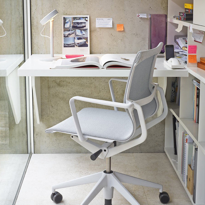 Scaunul de birou Physix produs de Vitra