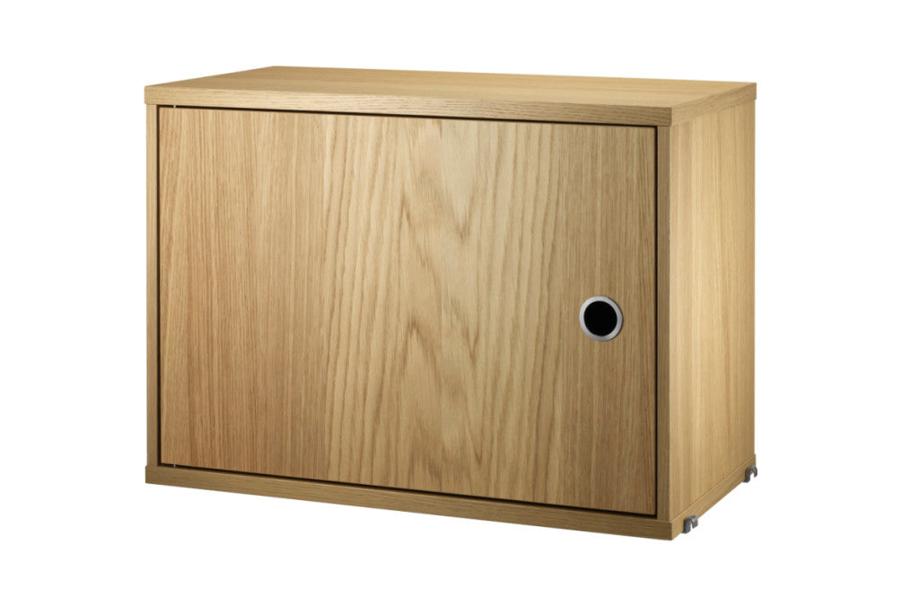 String cabinet cu ușă batantă