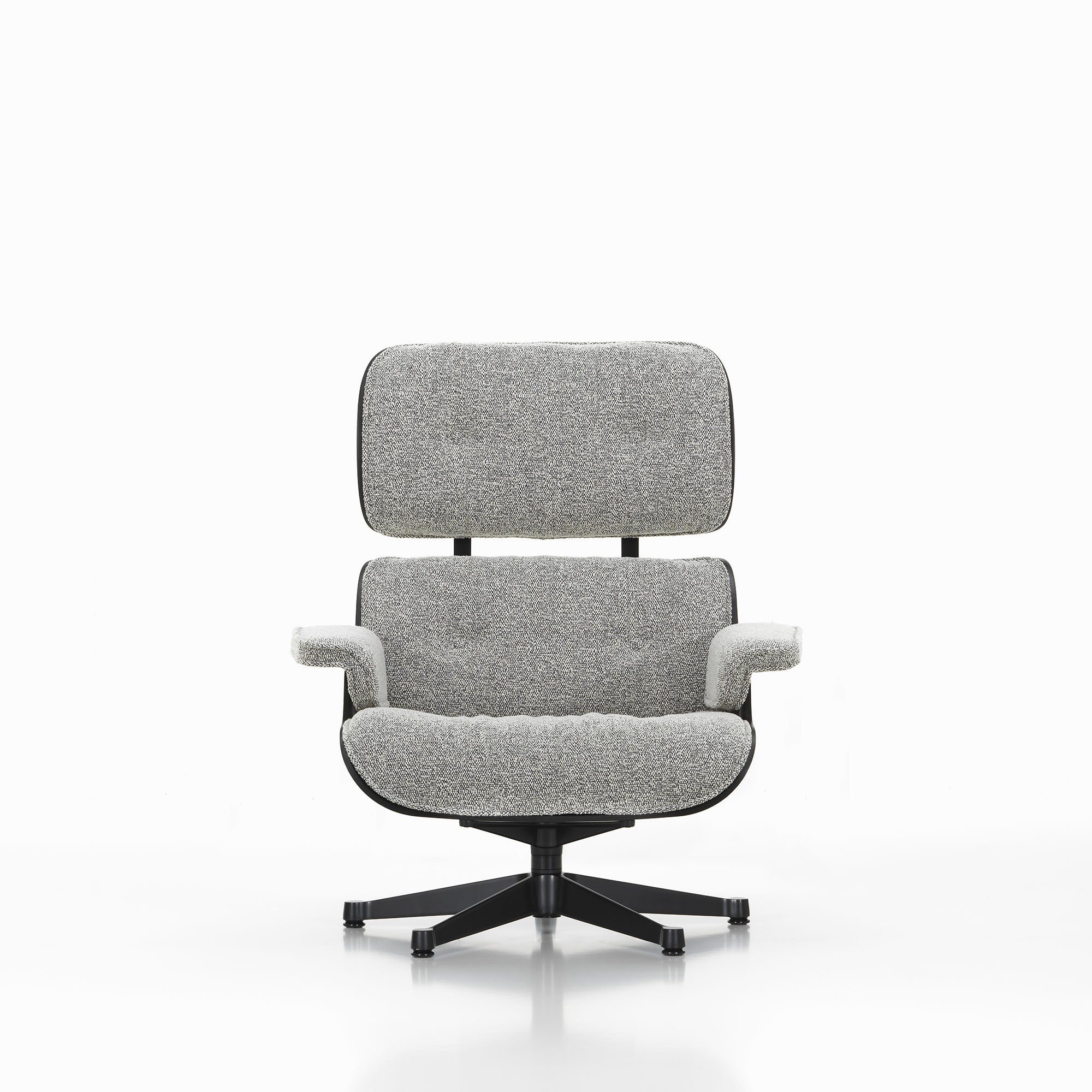 Eames Lounge Chair cu Otoman, lemn de castan vopsit negru și bază neagră