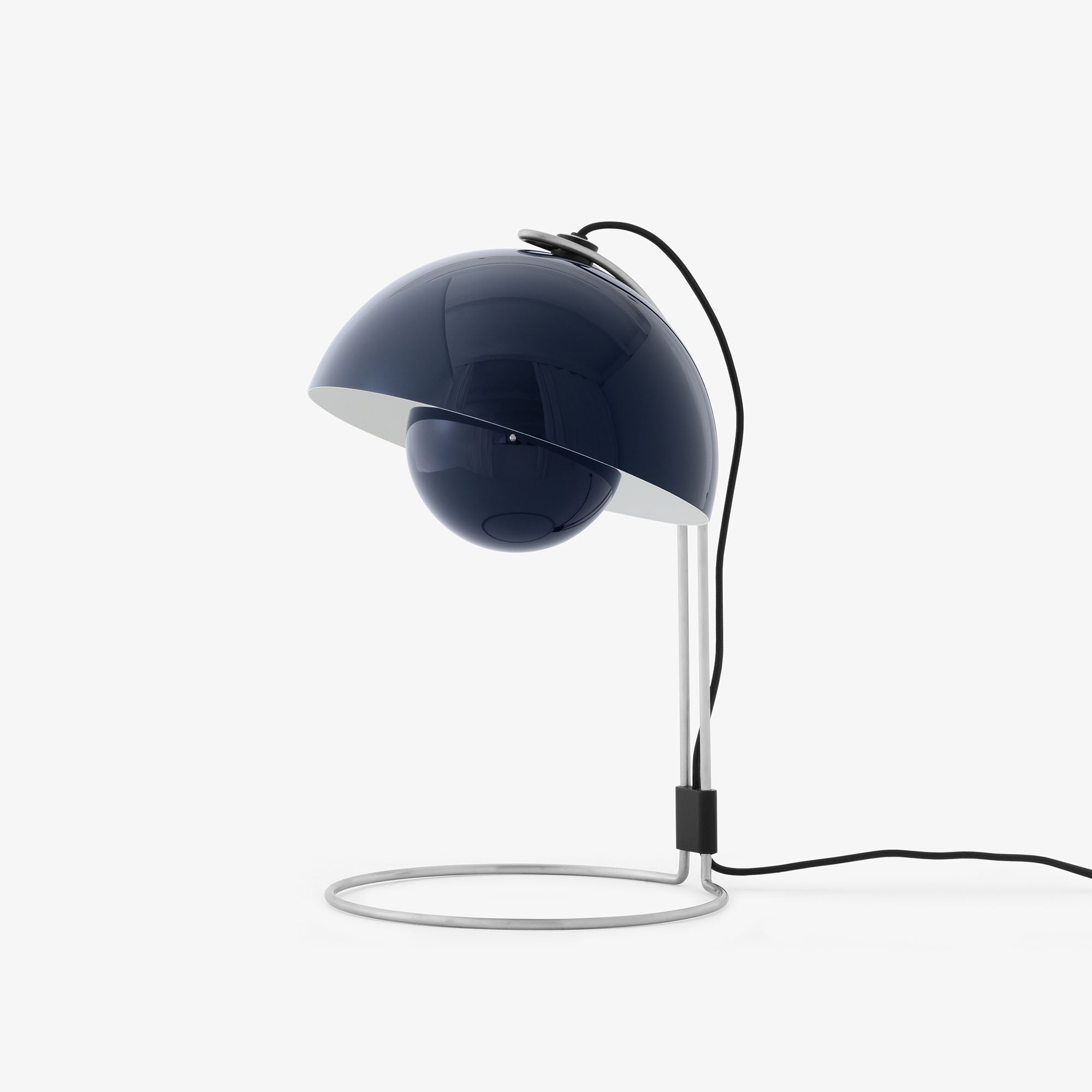 Flowerpot VP4, lampă de masă sau birou