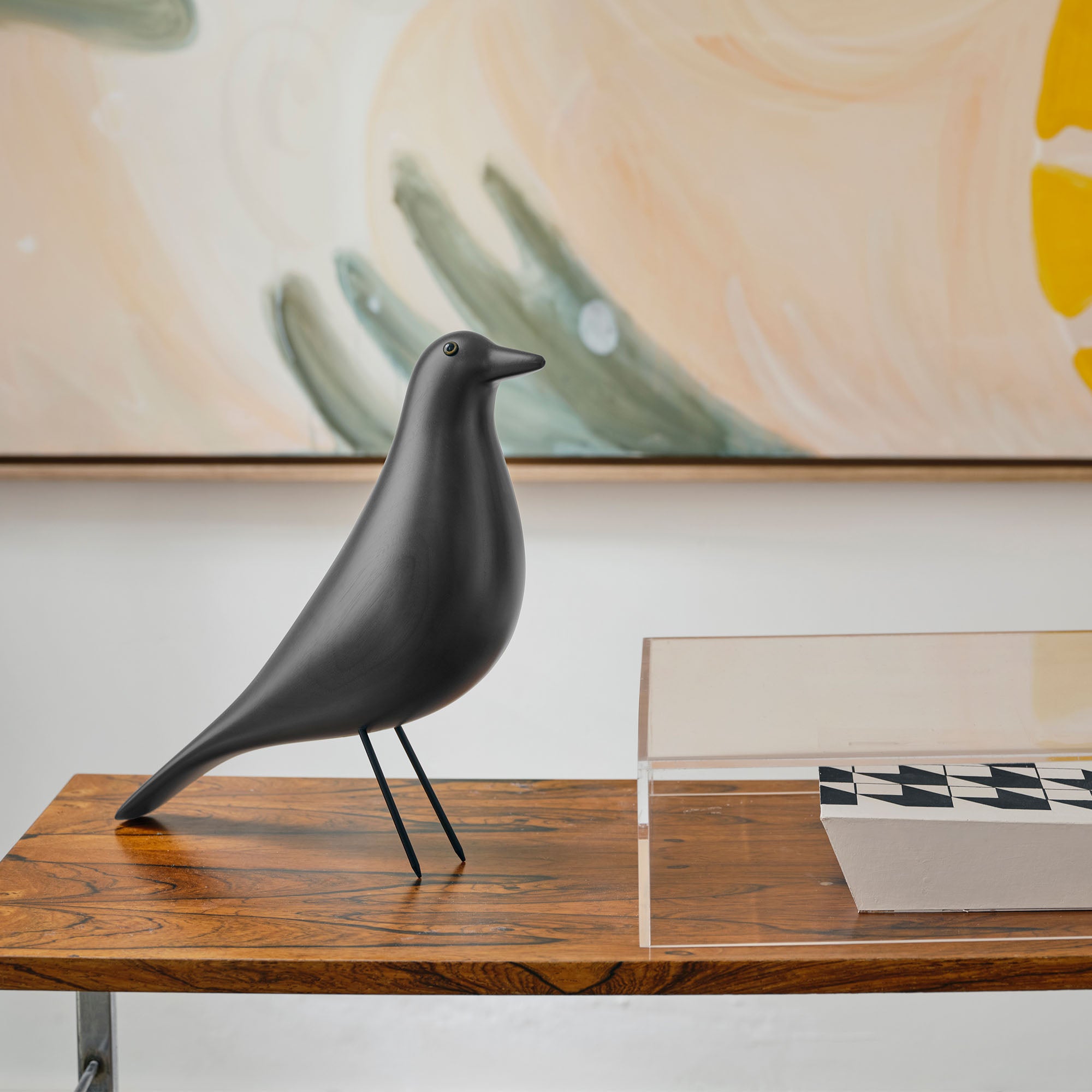 Eames House Bird, o figurină din lemn de anin, reprezentativă