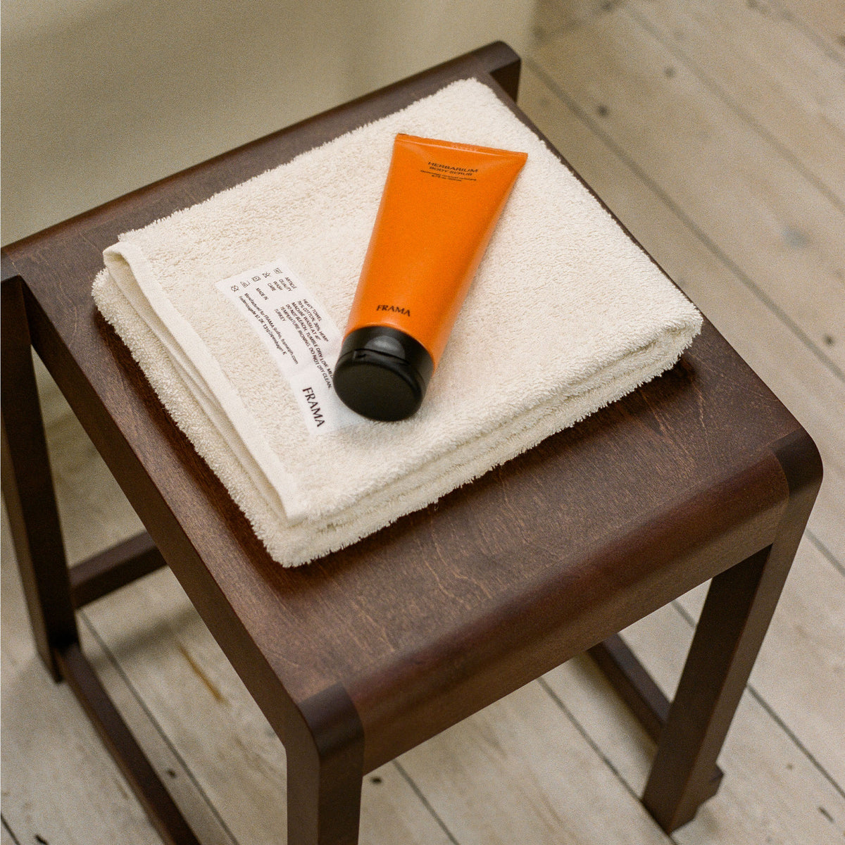 Low Stool 01, taburet din lemn