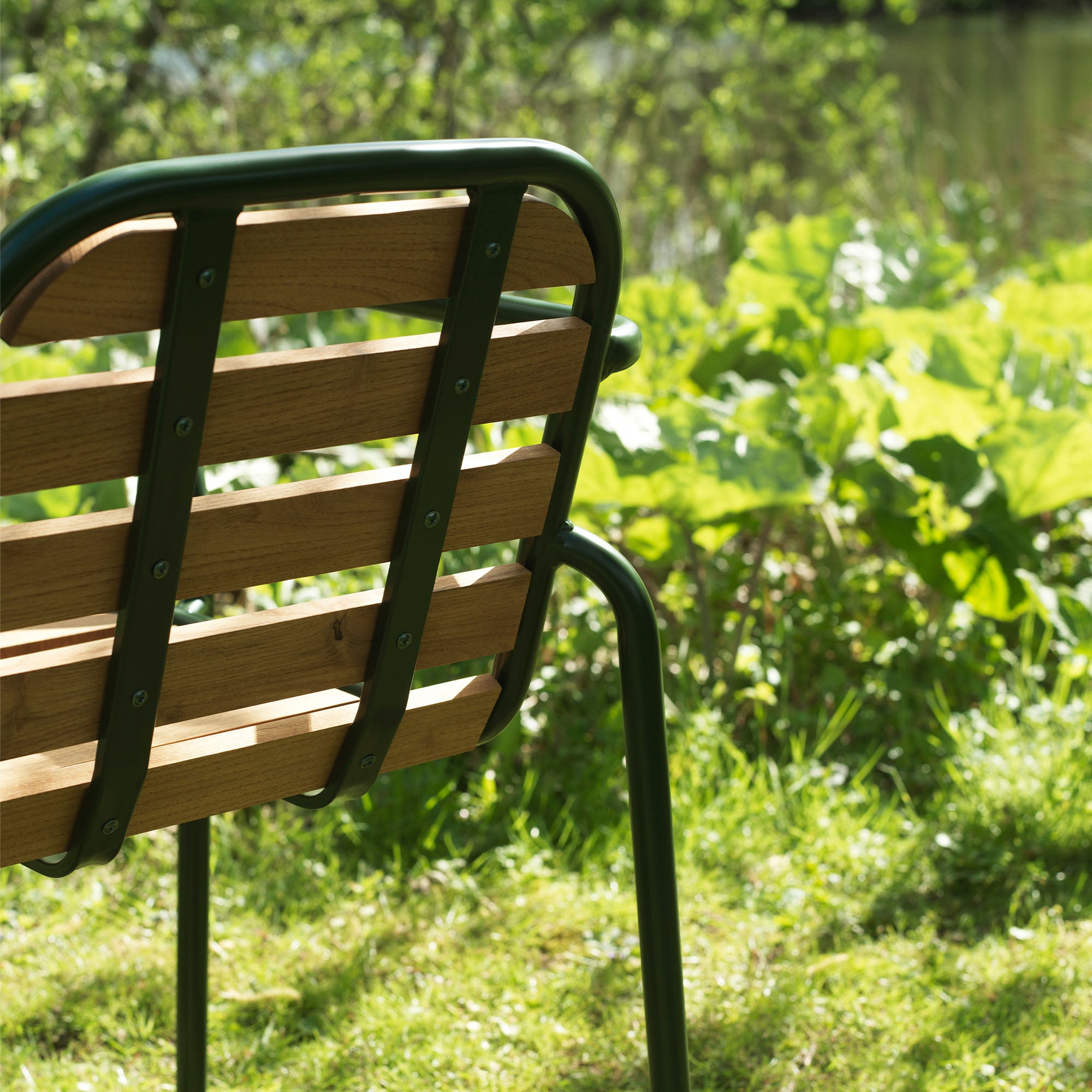 Vig Armchair Robinia, scaun din lemn pentru exterior cu cotiere