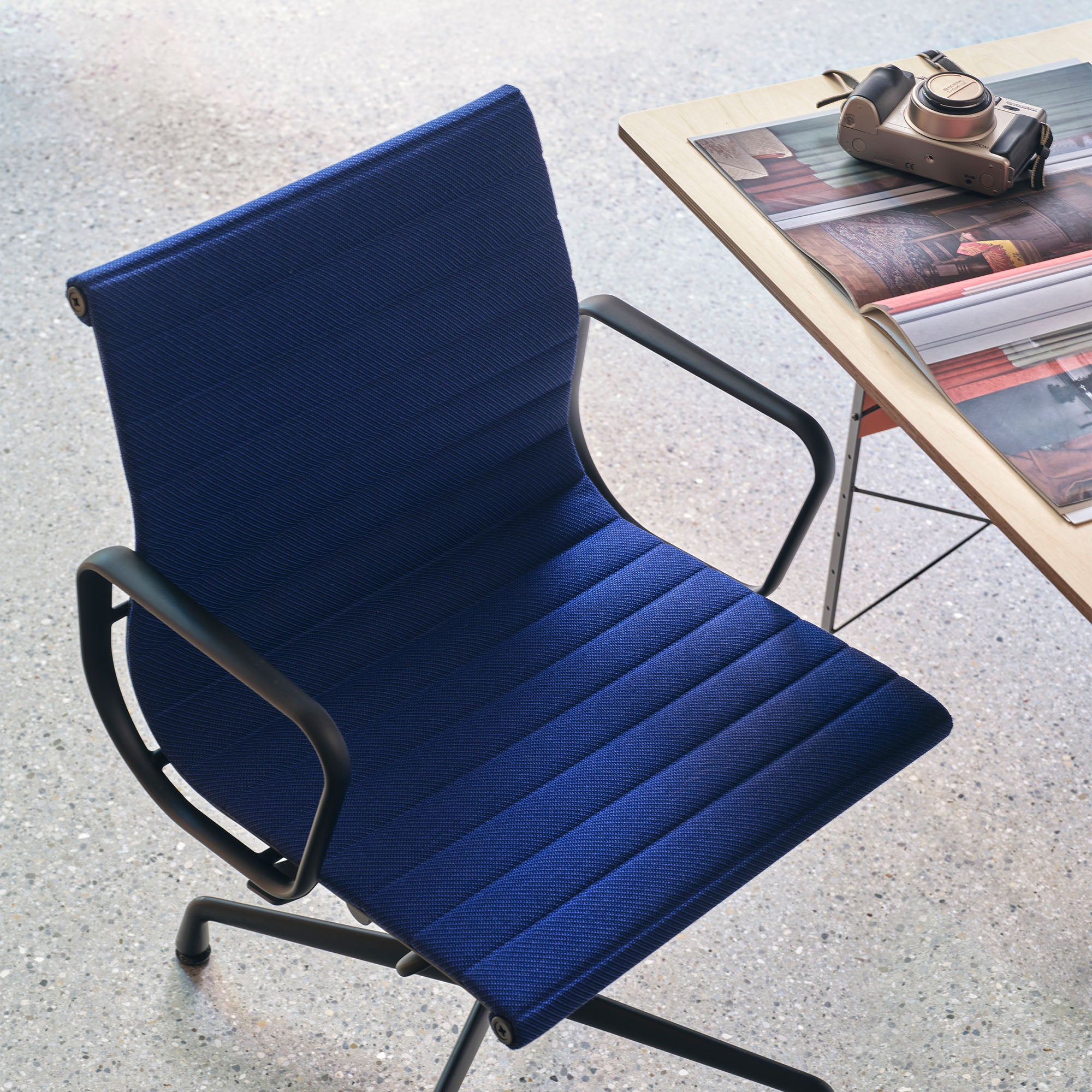 Aluminium EA 131, scaun de birou