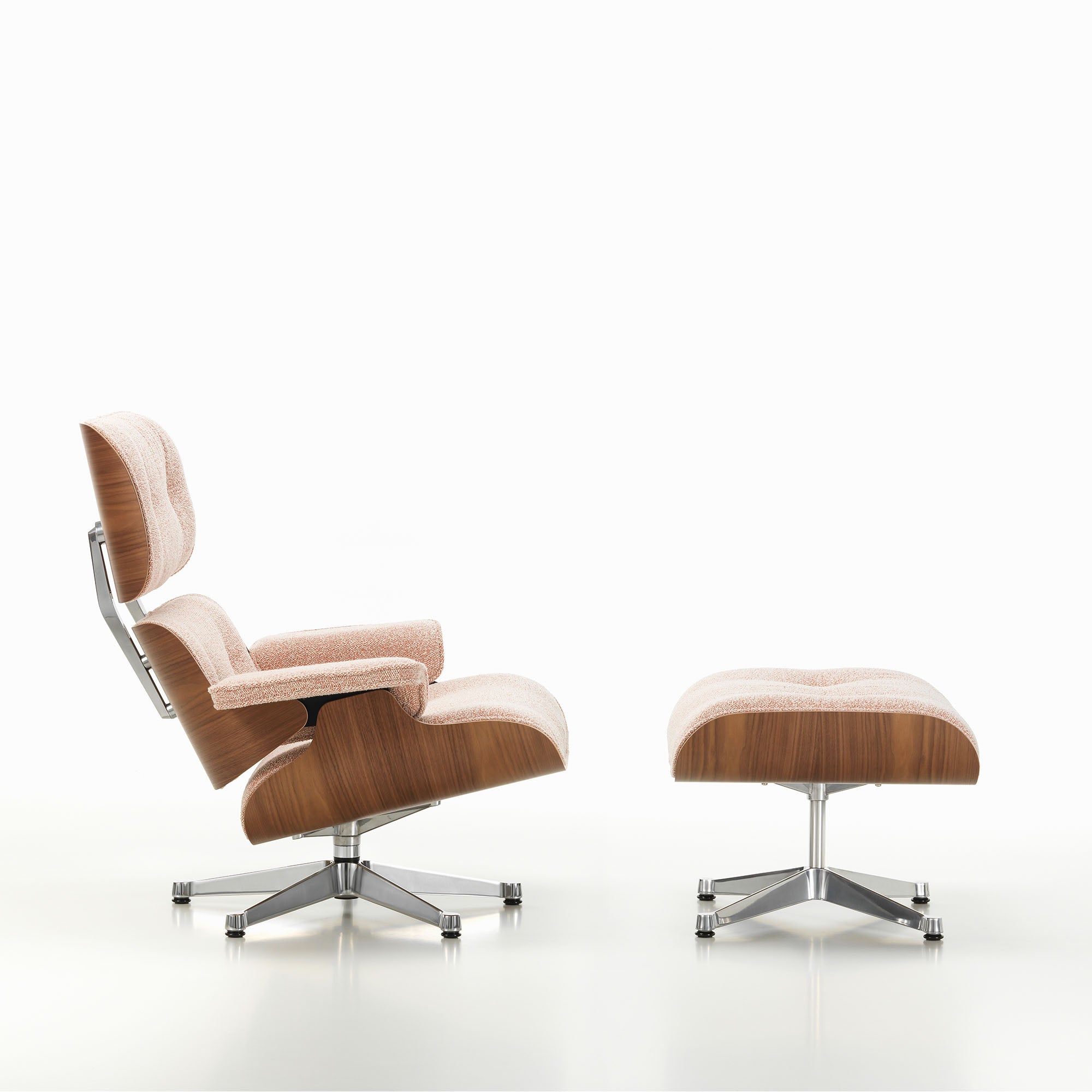 Eames Lounge Chair cu Otoman, lemn de nuc și bază satinată