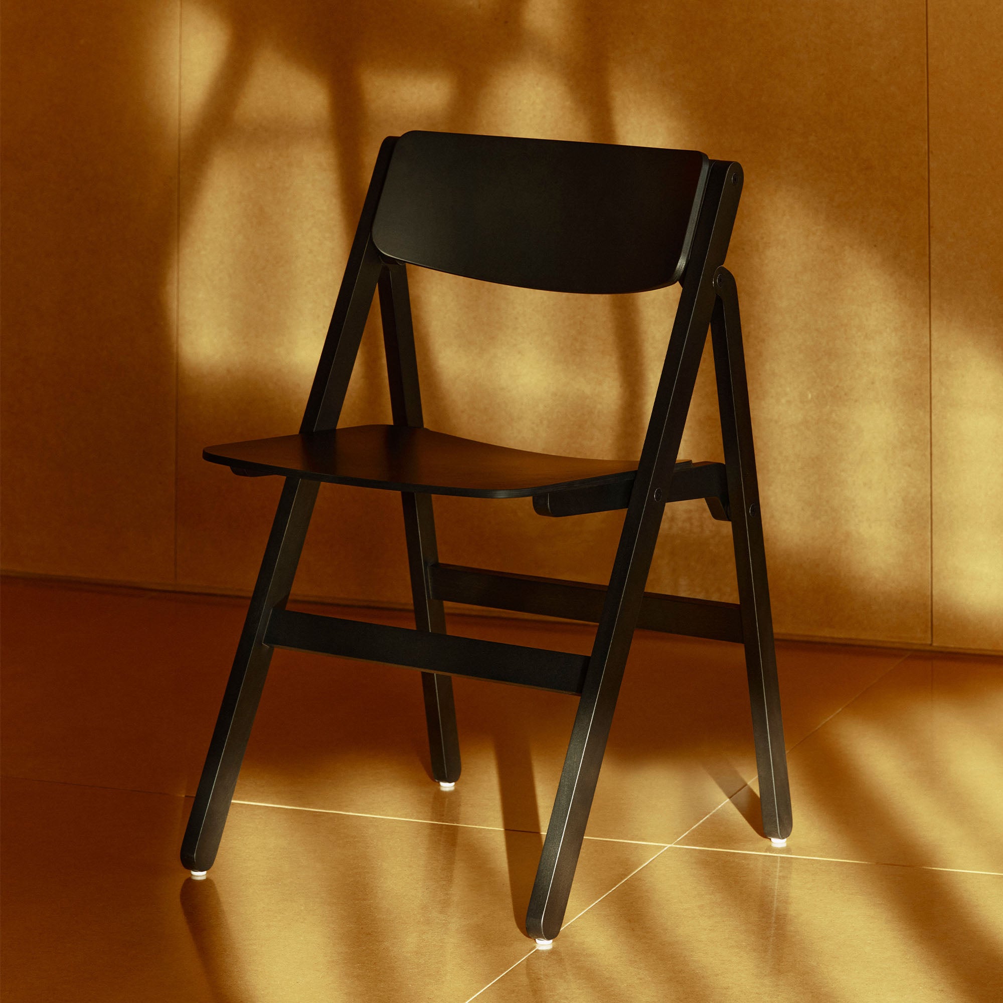 Backflip chair, scaun pliabil din lemn