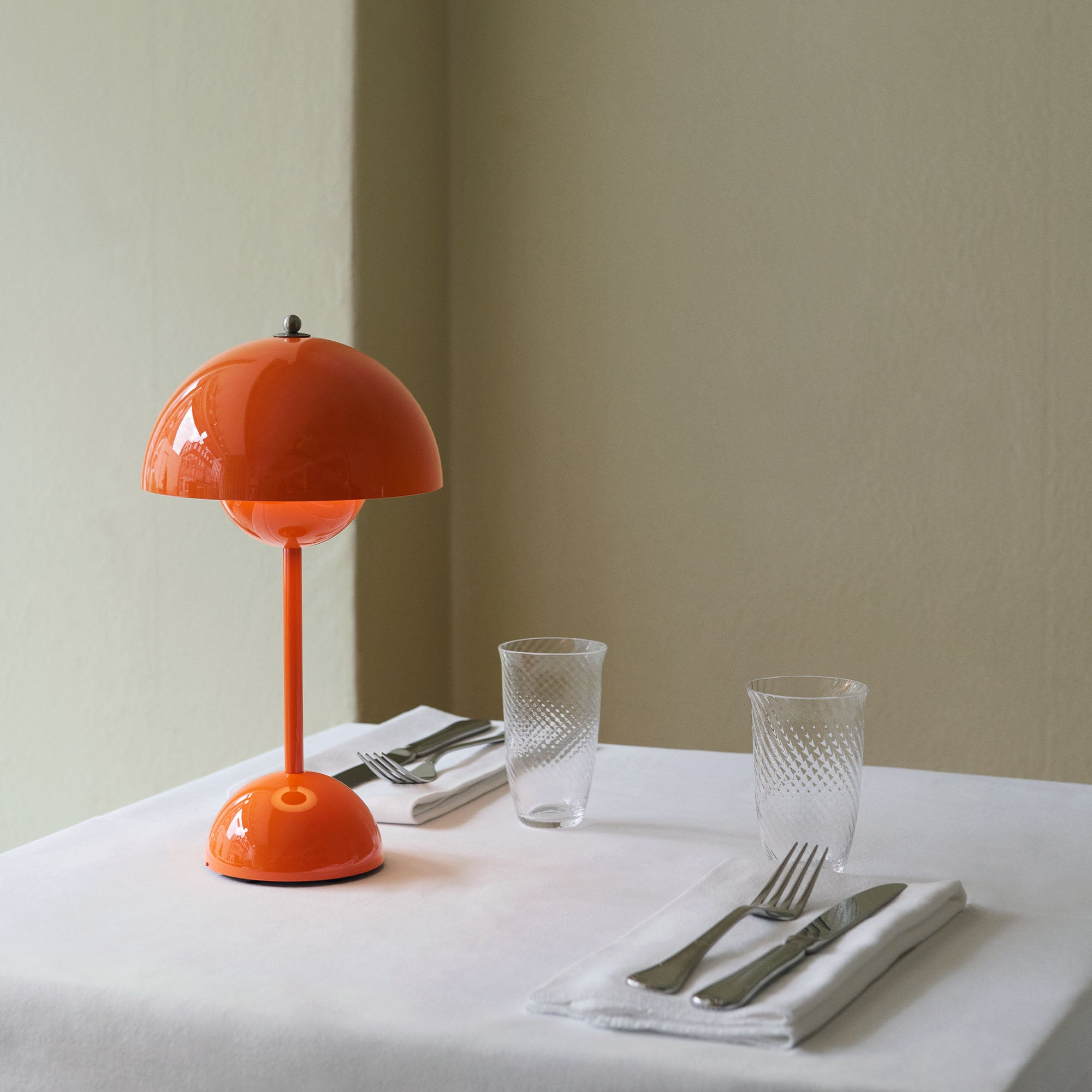 Flowerpot VP9 Zesty Orange, lampă portabilă