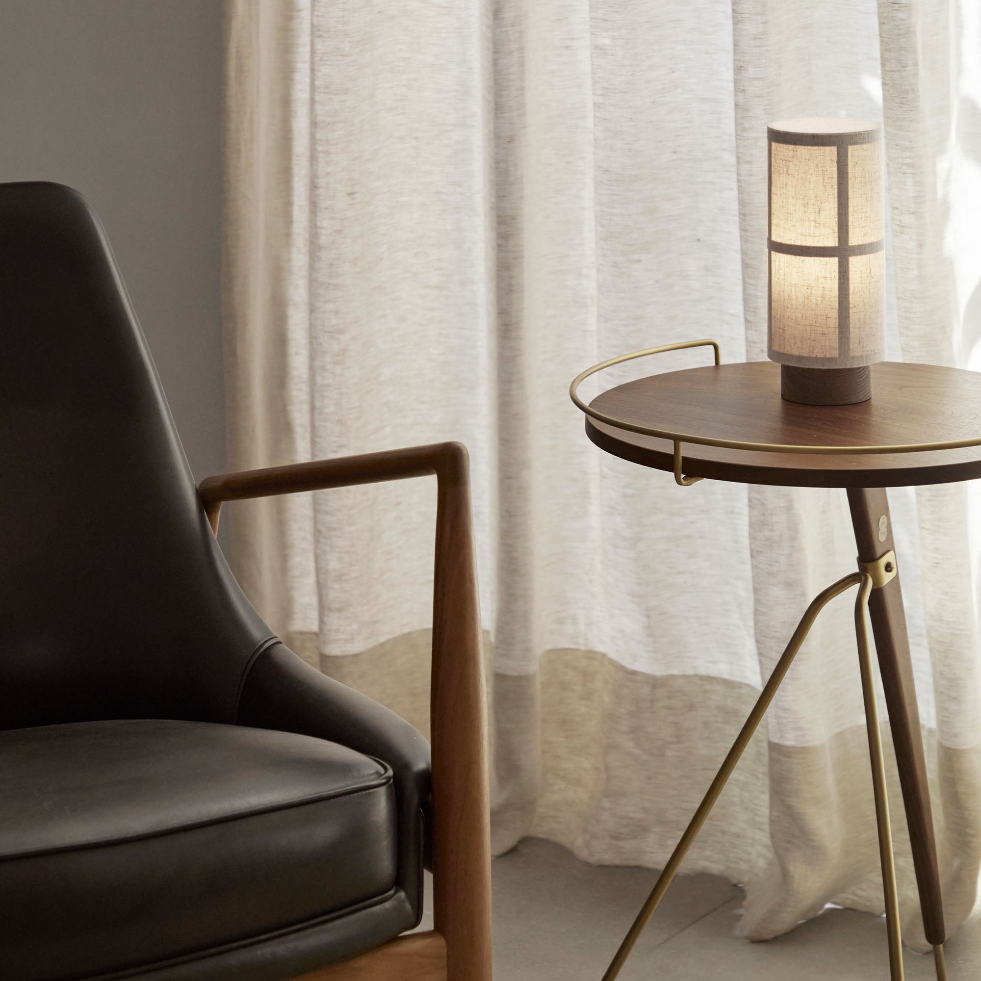 Hashira Table Lamp, lampă portabilă