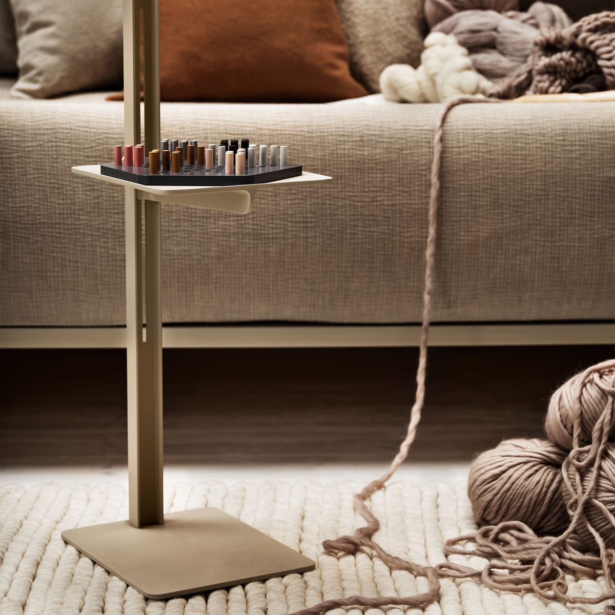 String Museum Sidetable, măsuță laterală