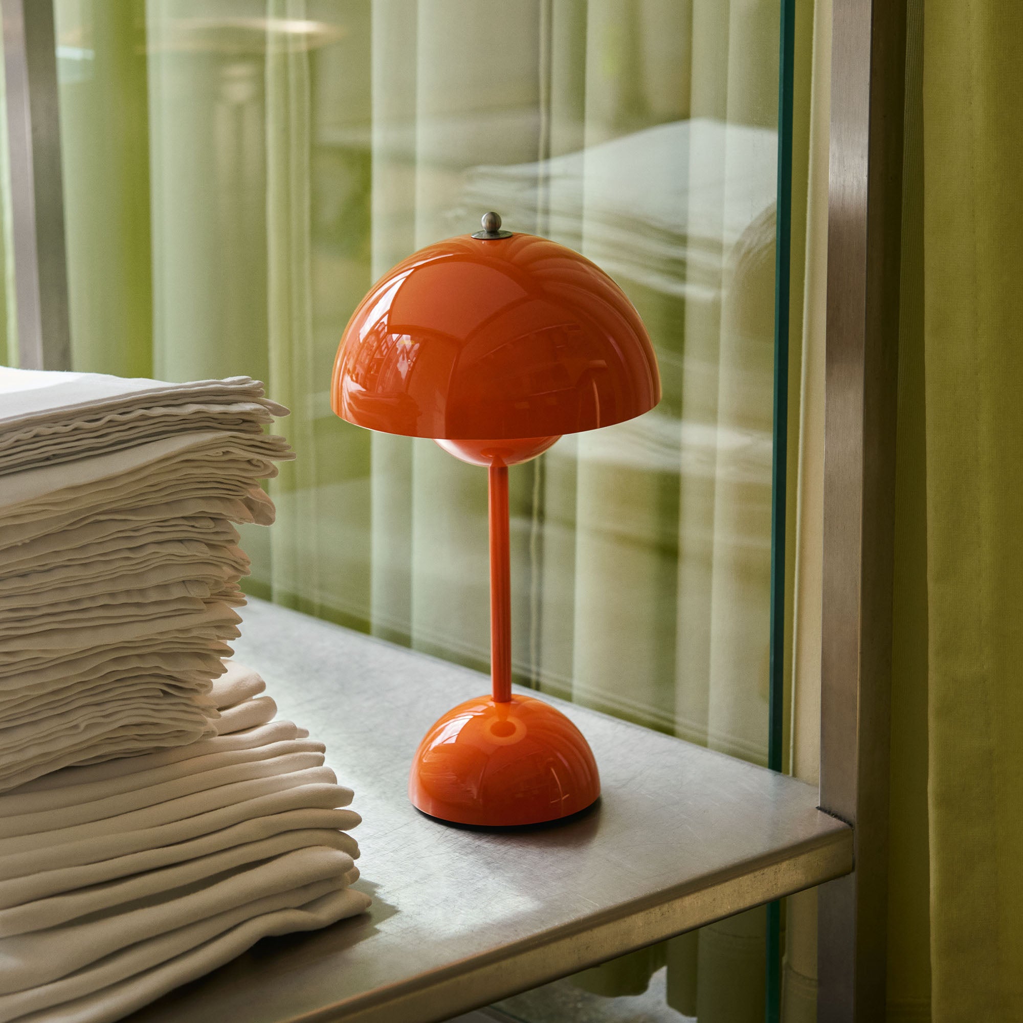 Flowerpot VP9 Zesty Orange, lampă portabilă