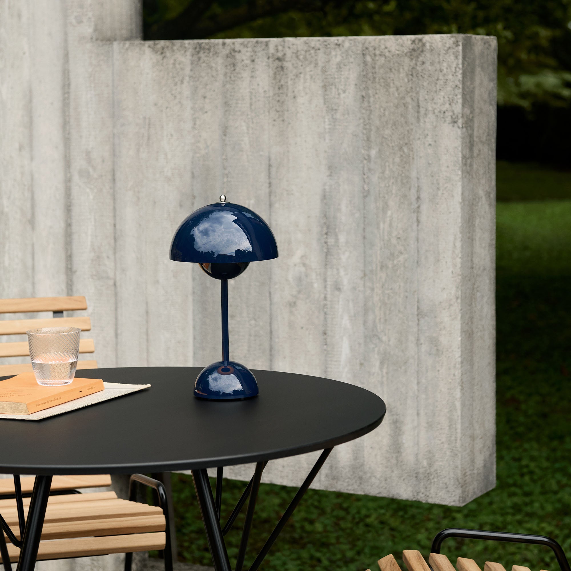 Flowerpot VP9 Steel Blue, lampă portabilă