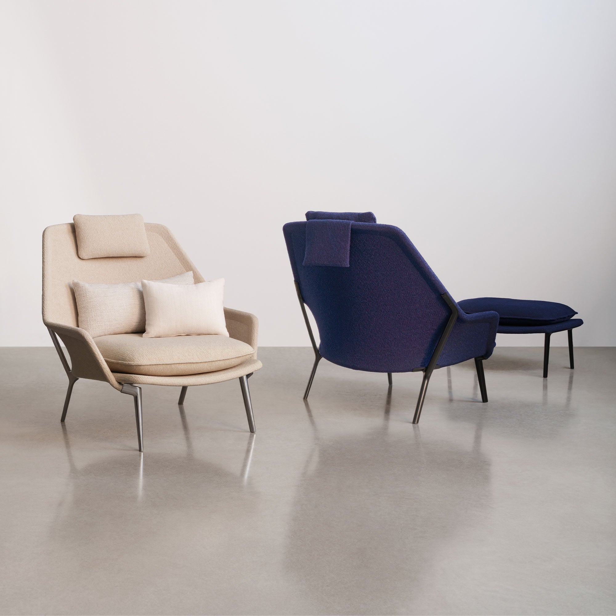 Slow Chair, fotoliu cu otoman bază satinată