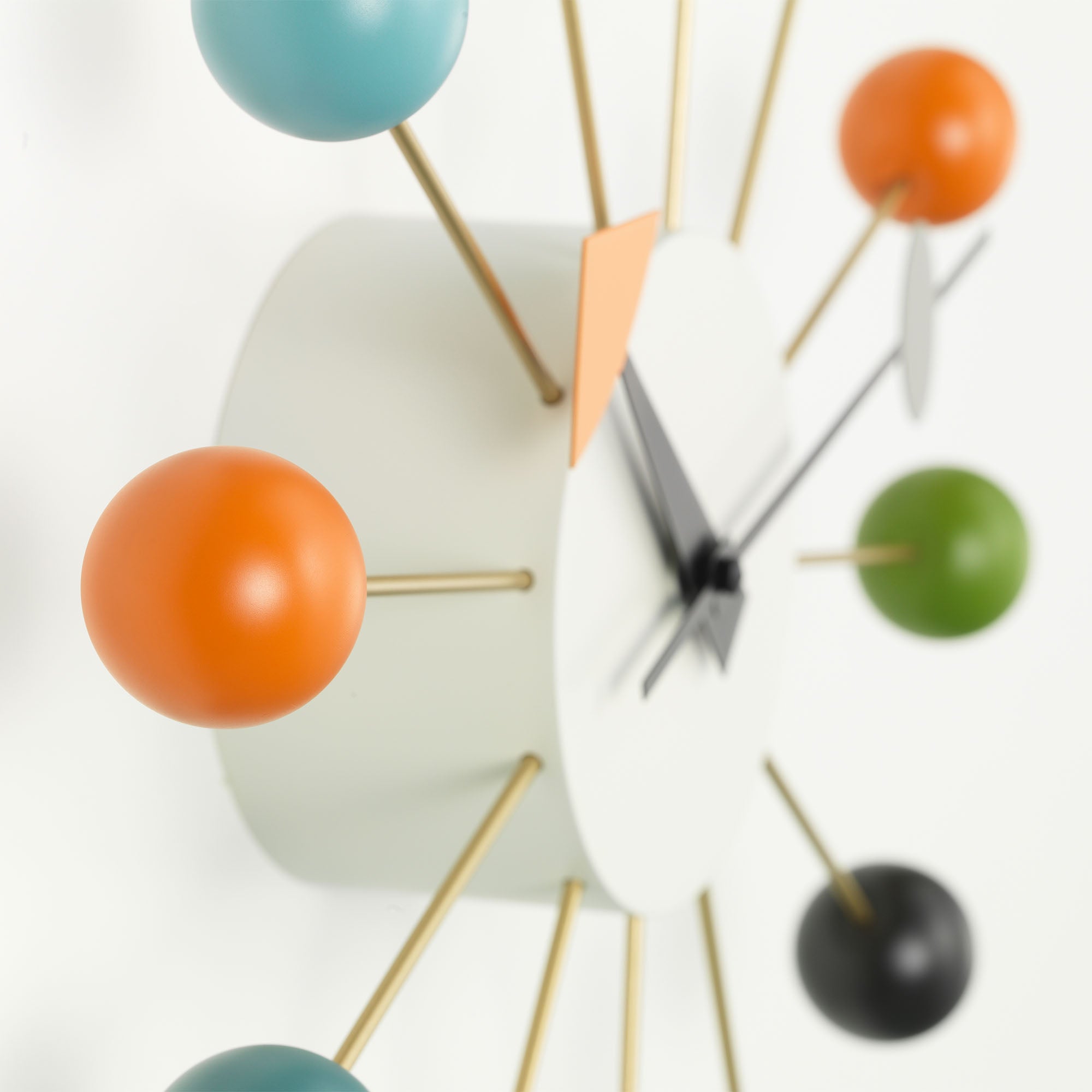 Ball clock ceas de perete