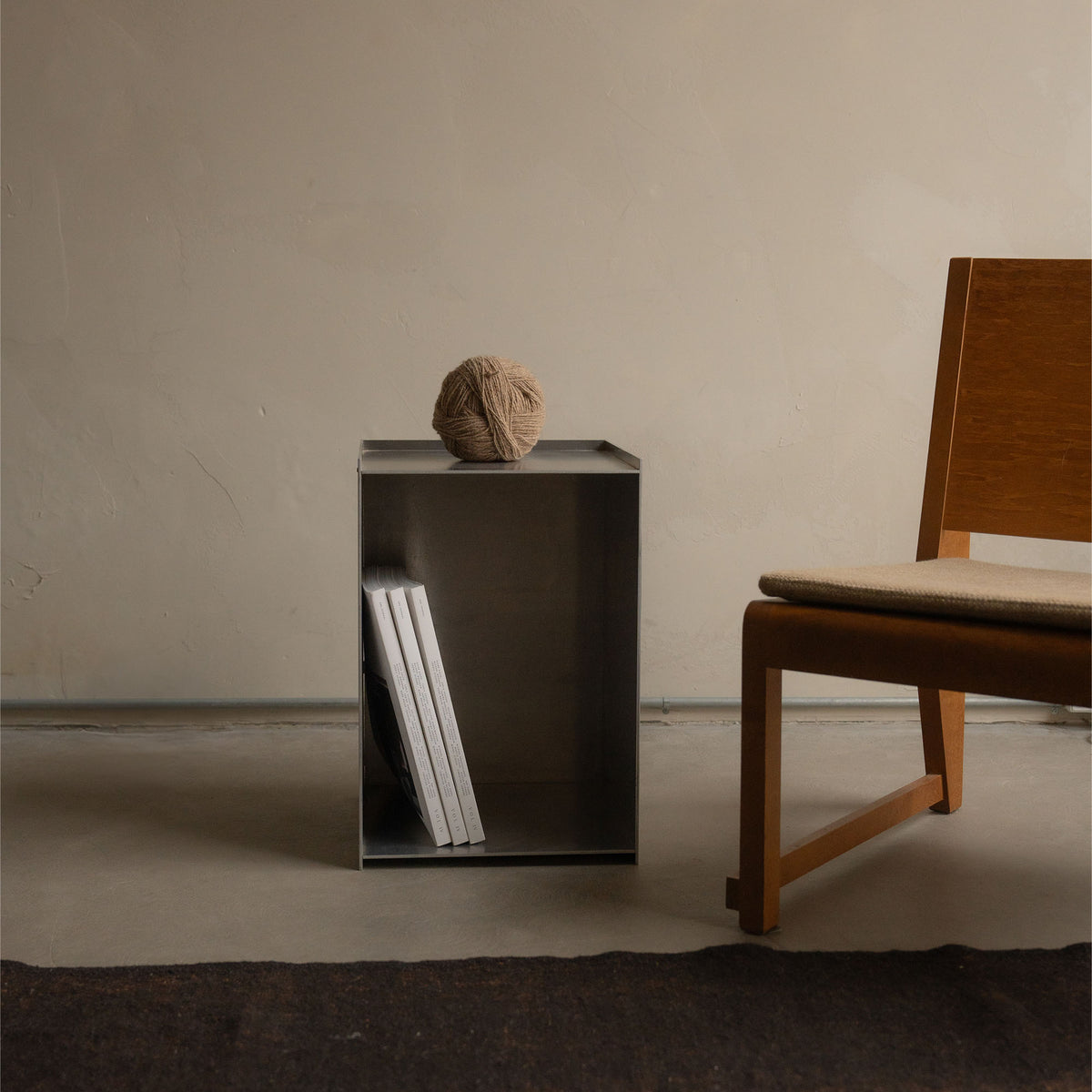 Rivet Box Table Aluminium, măsuță ocazională